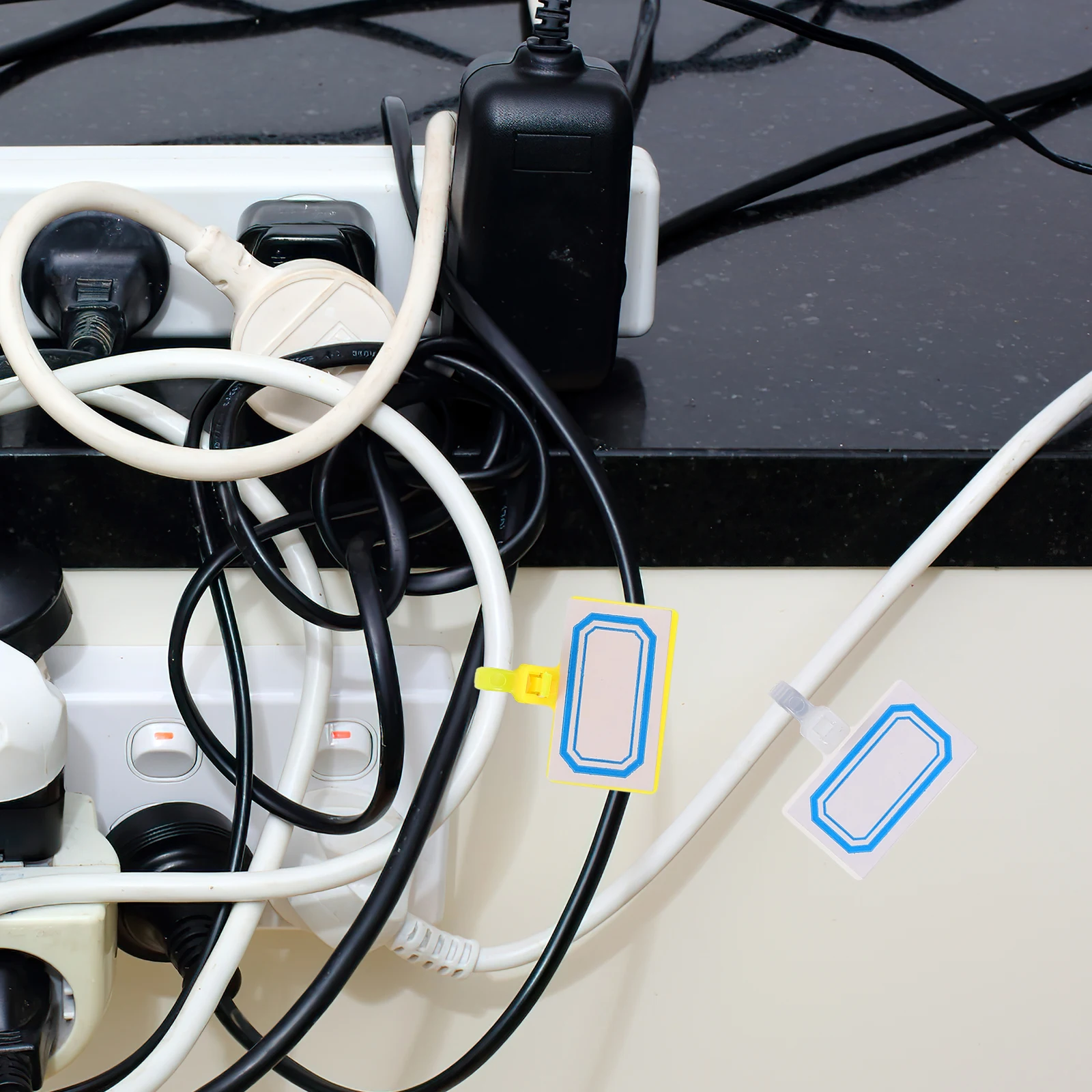 1 комплект этикеток для кабелей, этикеток для кабелей, бирки, маркерные стяжки, проводной органайзер на молнии для шнура, идентификационный органайзер для зарядных кабелей электроники 
1 комплект этикеток для кабелей, этикеток для кабелей, бирки, маркерные стяжки, проводной органайзер на молнии для шнура, идентификационный органайзер для зарядных кабелей электроники