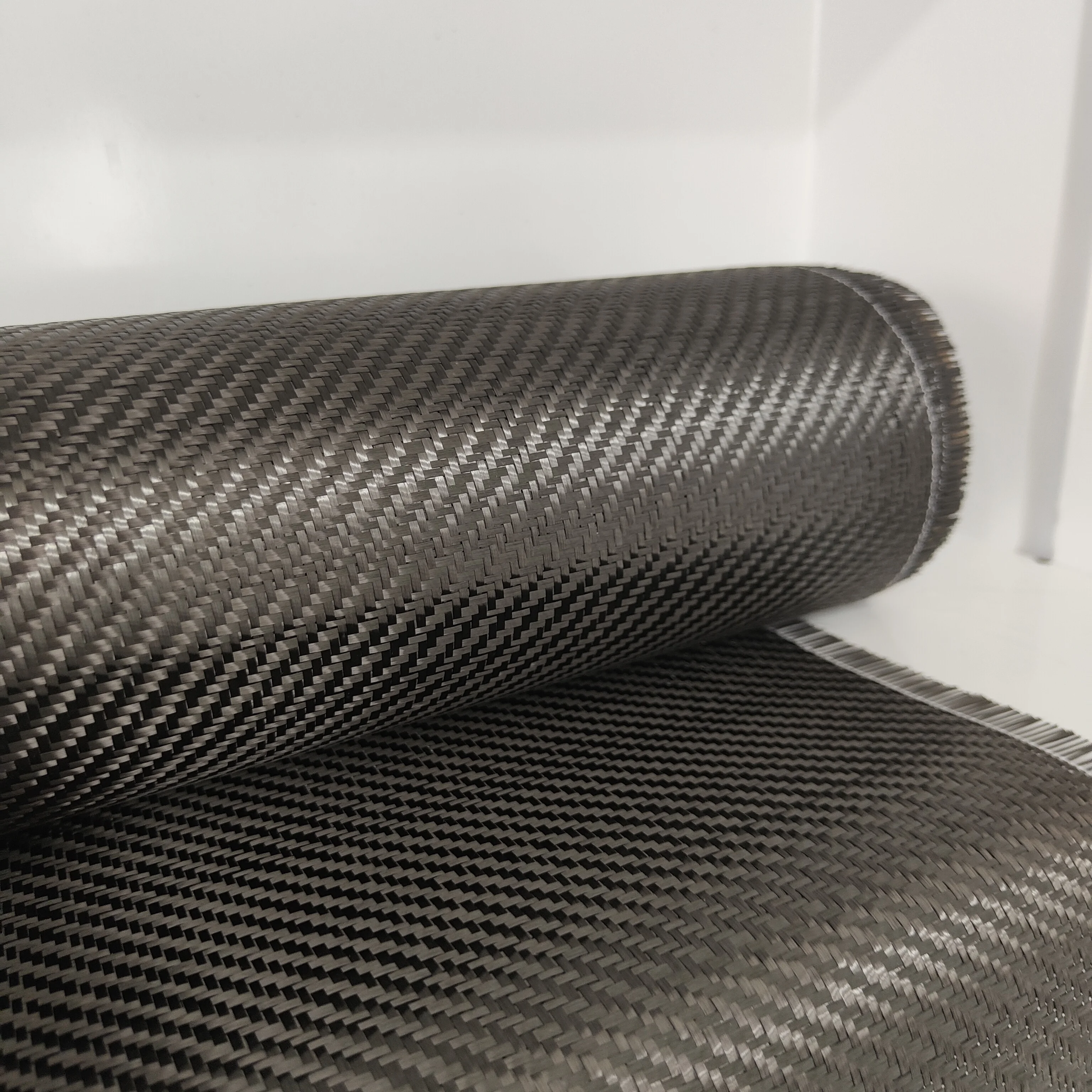 200gsm Plain Woven Carbon Fiber Fabric, Lightweight Stable Performance Cloth for Daily Luggage Bags and Outdoor Storage Accessor
200gsm Plain Woven Carbon Fiber Fabric, Lightweight Stable Performance Cloth for Daily Luggage Bags and Outdoor Storage Accessor
