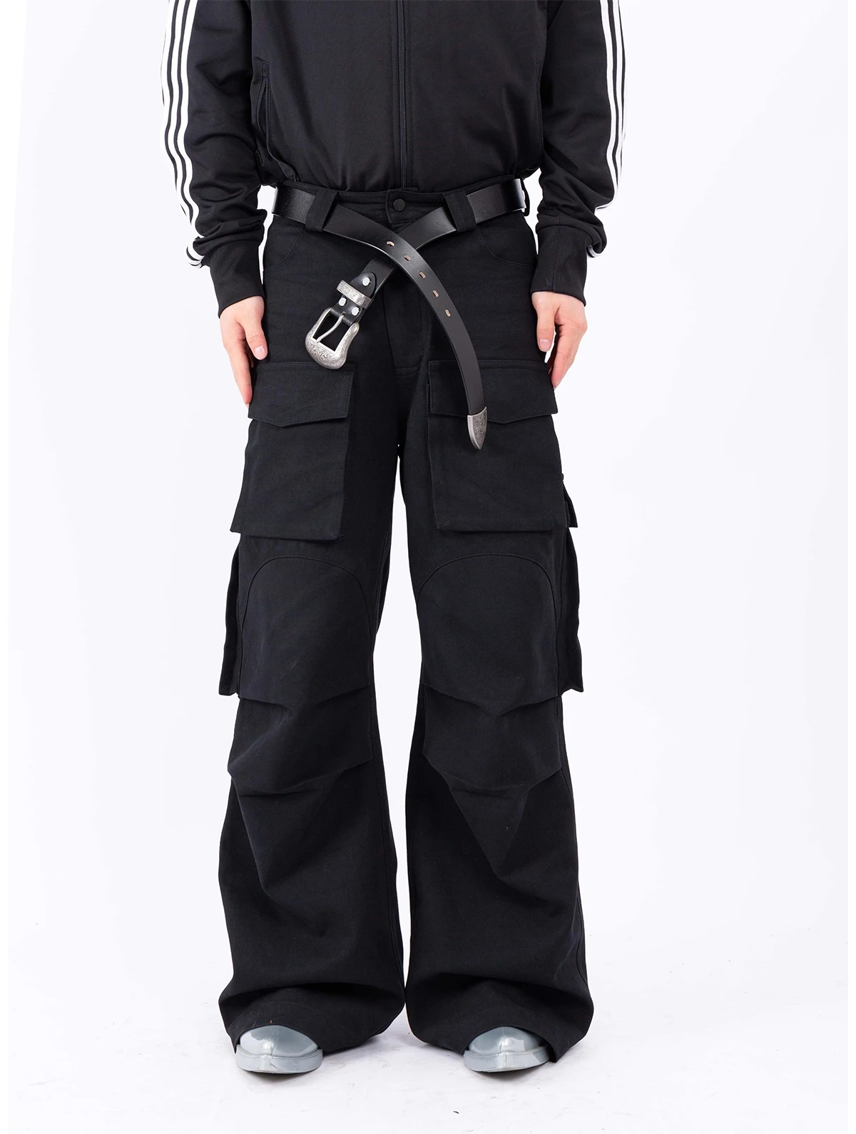 27-46 2025 New Men Women Clothing Fashion Niche Design Multi Pocket Silhouette Cut Loose Overalls Pants Plus Size Costumes
27-46 2025 New Men Women Clothing Fashion Niche Design Multi Pocket Silhouette Cut Loose Overalls Pants Plus Size Costumes