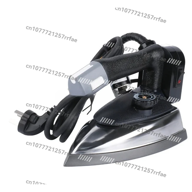 Промышленные электрические паровые утюги для швейных машин, ведра с подвесными бутылками и деталями одежды.
Промышленные электрические паровые утюги для швейных машин, ведра с подвесными бутылками и деталями одежды.