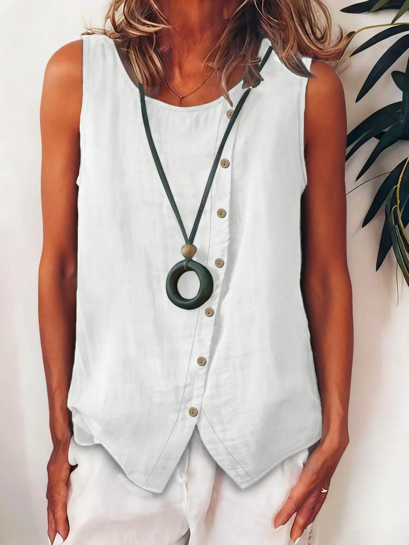2026 European and American new women's bohemian style sleeveless button down shirt with side single breasted loose vest top
2026 European and American new women's bohemian style sleeveless button down shirt with side single breasted loose vest top
