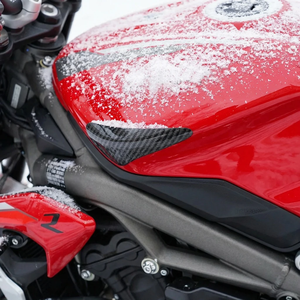 Защитная накладка на бензобак из карбона для мотоциклов Triumph Daytona 675R 2013-2016, Street Triple 765 2017-2022
Защитная накладка на бензобак из карбона для мотоциклов Triumph Daytona 675R 2013-2016, Street Triple 765 2017-2022