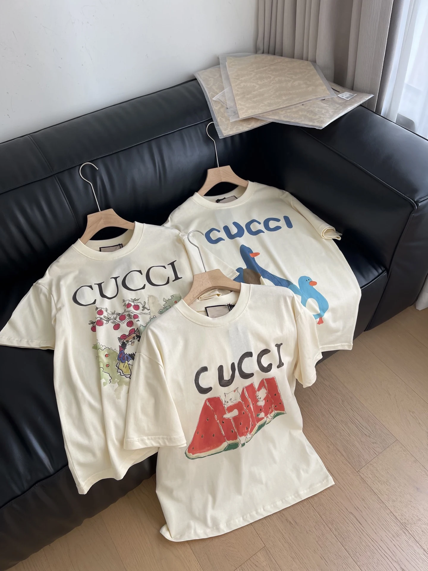 Loose Casual ort Sve T-irt Women's Sweet Sle Cotton 00% Cartoon Watermelon Print High End European Faion Top
Loose Casual ort Sve T-irt Women's Sweet Sle Cotton 00% Cartoon Watermelon Print High End European Faion Top
