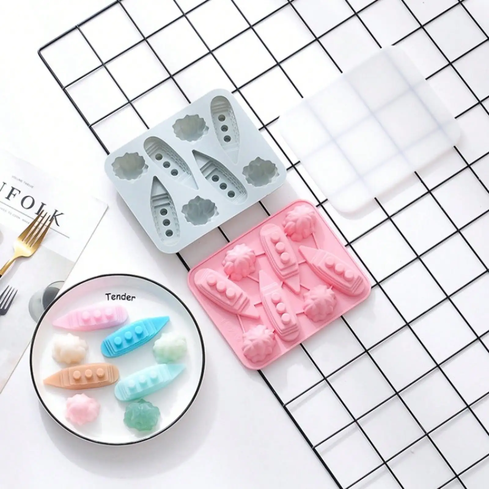 Creative -Shaped Silicone Ice Cube Mold With Lid, Home-Use Quick-Freezing Ice Box
Creative -Shaped Silicone Ice Cube Mold With Lid, Home-Use Quick-Freezing Ice Box