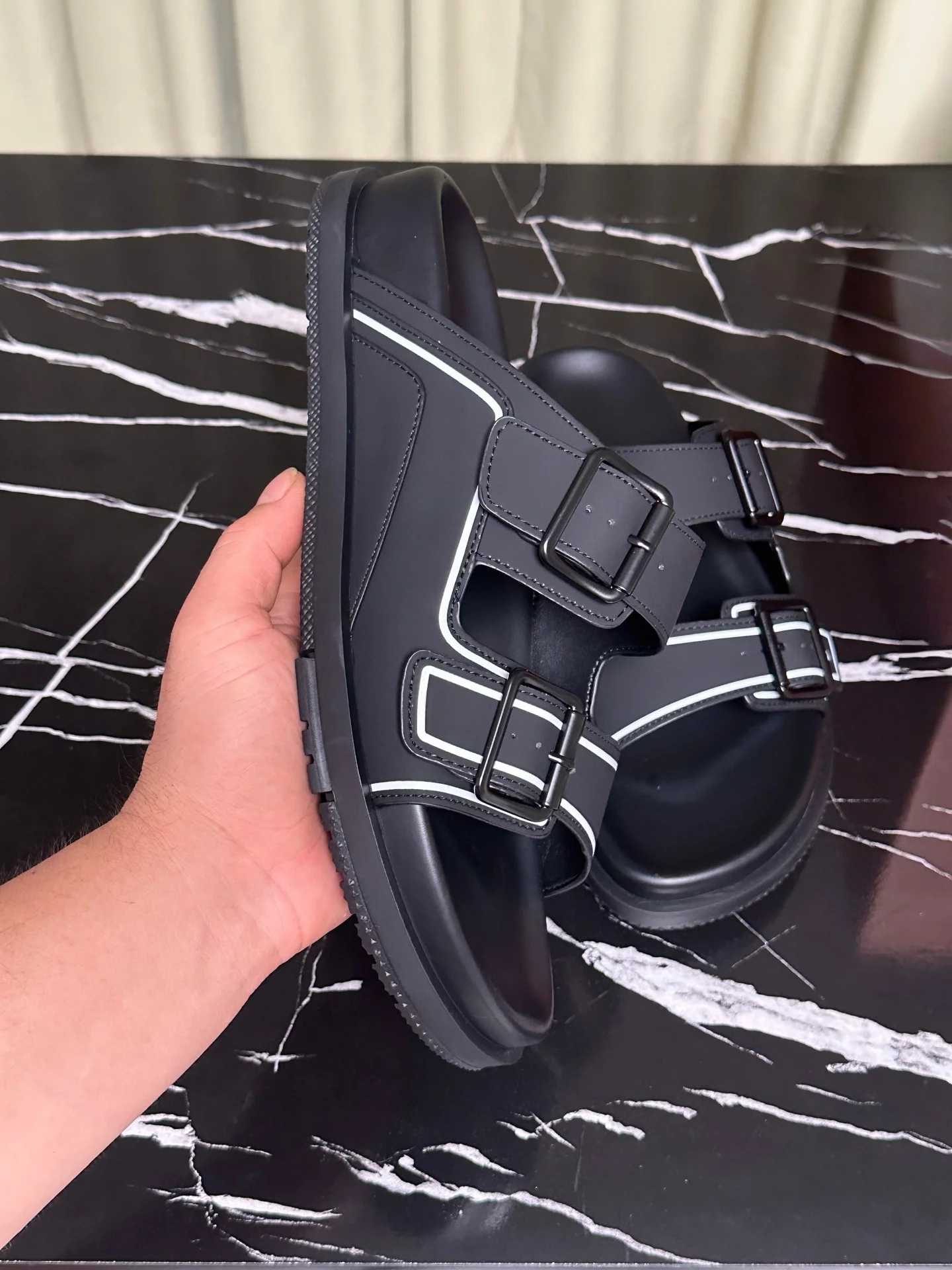 Luxury Brand Beach Shoes Men's Casual Sandals Indoor Outdoor Sandals Summer High-quality Slides Hiking Shoes Material Cowhide
Luxury Brand Beach Shoes Men's Casual Sandals Indoor Outdoor Sandals Summer High-quality Slides Hiking Shoes Material Cowhide