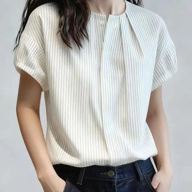 Women Striped Blouse with Round Neck Short Sleeve Loose Fit Casual Lightweight Top for Summer Daily Wear
Women Striped Blouse with Round Neck Short Sleeve Loose Fit Casual Lightweight Top for Summer Daily Wear