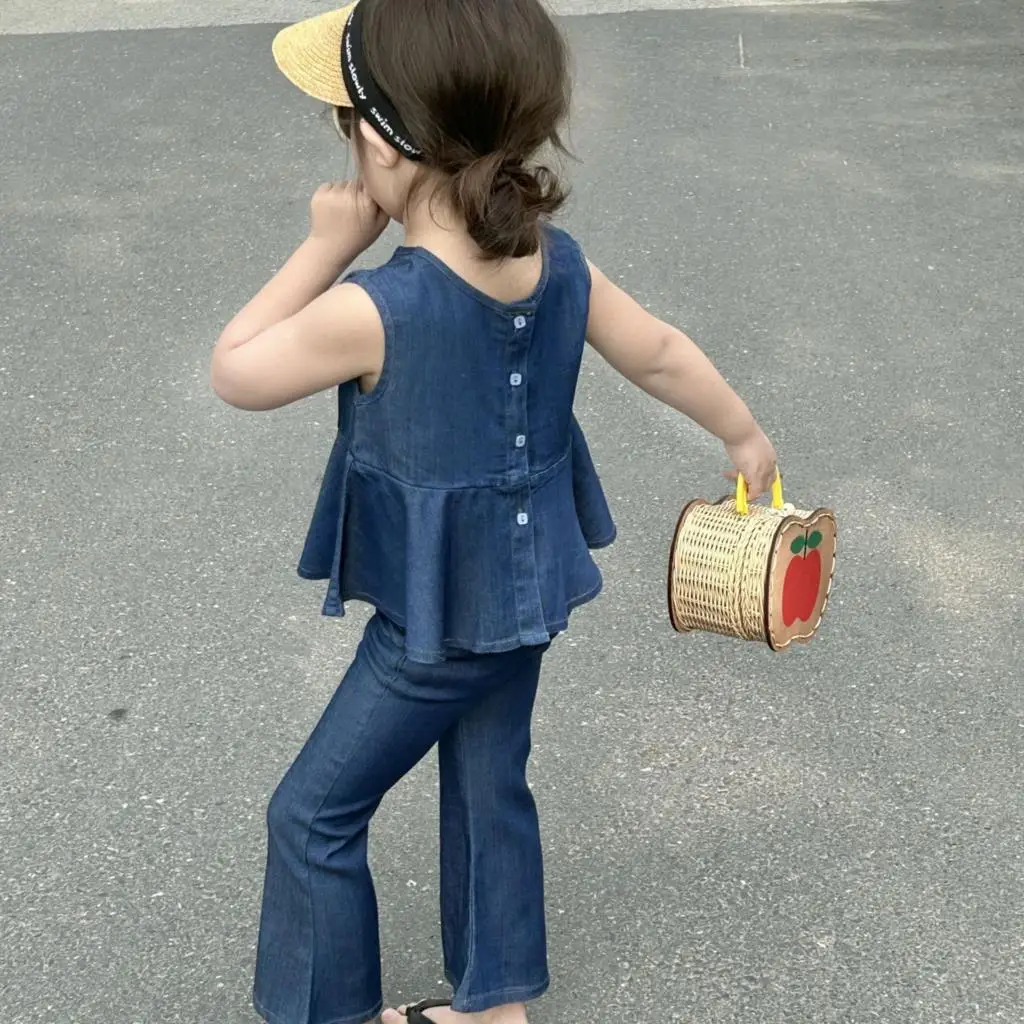 Children Clothing Set 2023 Summer New Korea Girl's Suit Sleeveless Vest+Bell Bottoms Jeans Two Piece Suit
Children Clothing Set 2023 Summer New Korea Girl's Suit Sleeveless Vest+Bell Bottoms Jeans Two Piece Suit