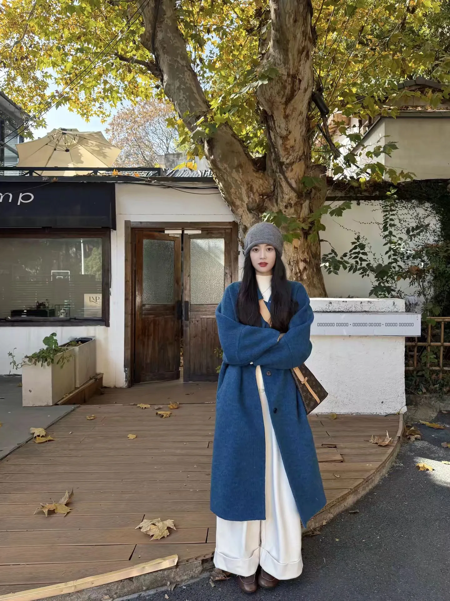 Новое женское шерстяное пальто Klein Blue, очень теплое, зимнее, в корейском стиле, с высокой талией, длинное, на пуговицах, верхняя одежда
Новое женское шерстяное пальто Klein Blue, очень теплое, зимнее, в корейском стиле, с высокой талией, длинное, на пуговицах, верхняя одежда