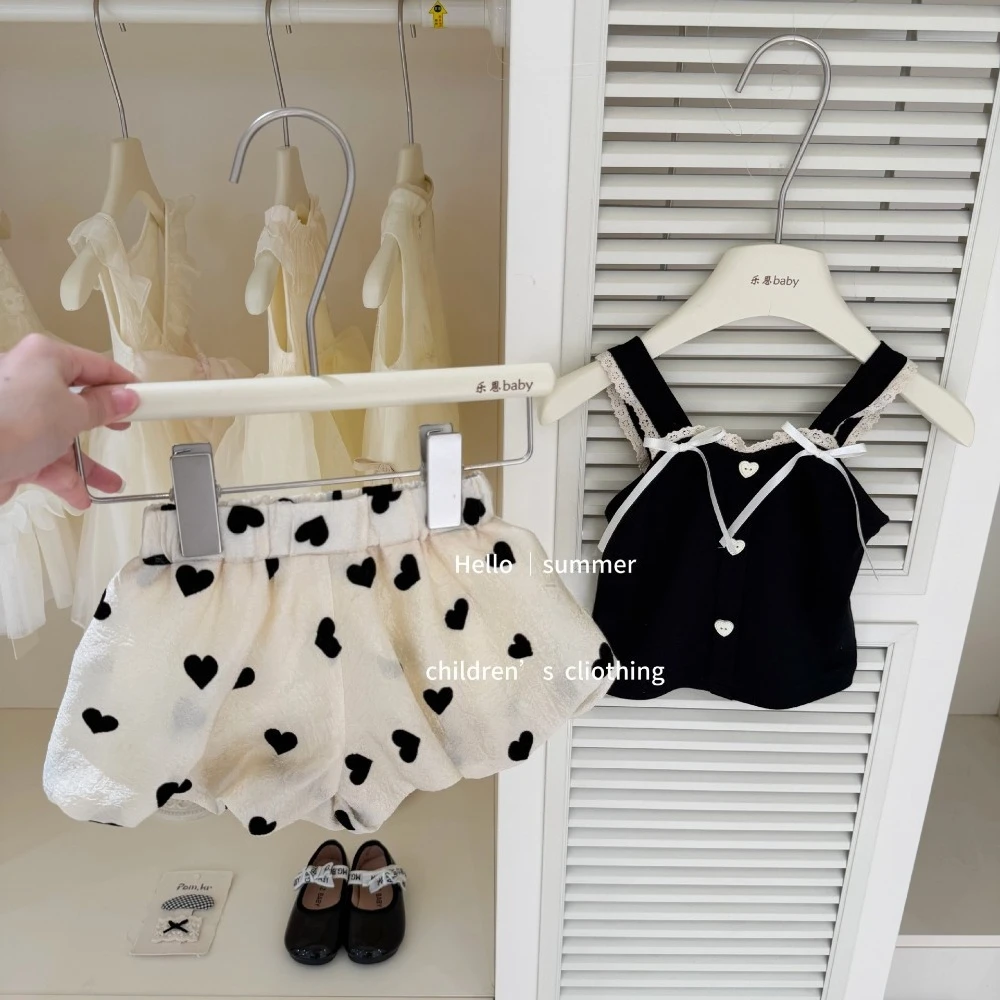 2026 New Hepburn Style Girls 2Pcs Set, Black Sleeveless Top with Heart Bud Shorts Summer Outfit for 73-130cm
2026 New Hepburn Style Girls 2Pcs Set, Black Sleeveless Top with Heart Bud Shorts Summer Outfit for 73-130cm