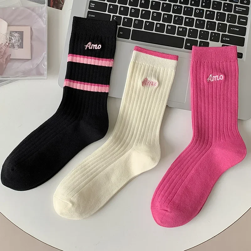 3 pairs of striped socks women in spring autumn pure cotton with embroidery on the middle tube simple comfortable long socks
3 pairs of striped socks women in spring autumn pure cotton with embroidery on the middle tube simple comfortable long socks