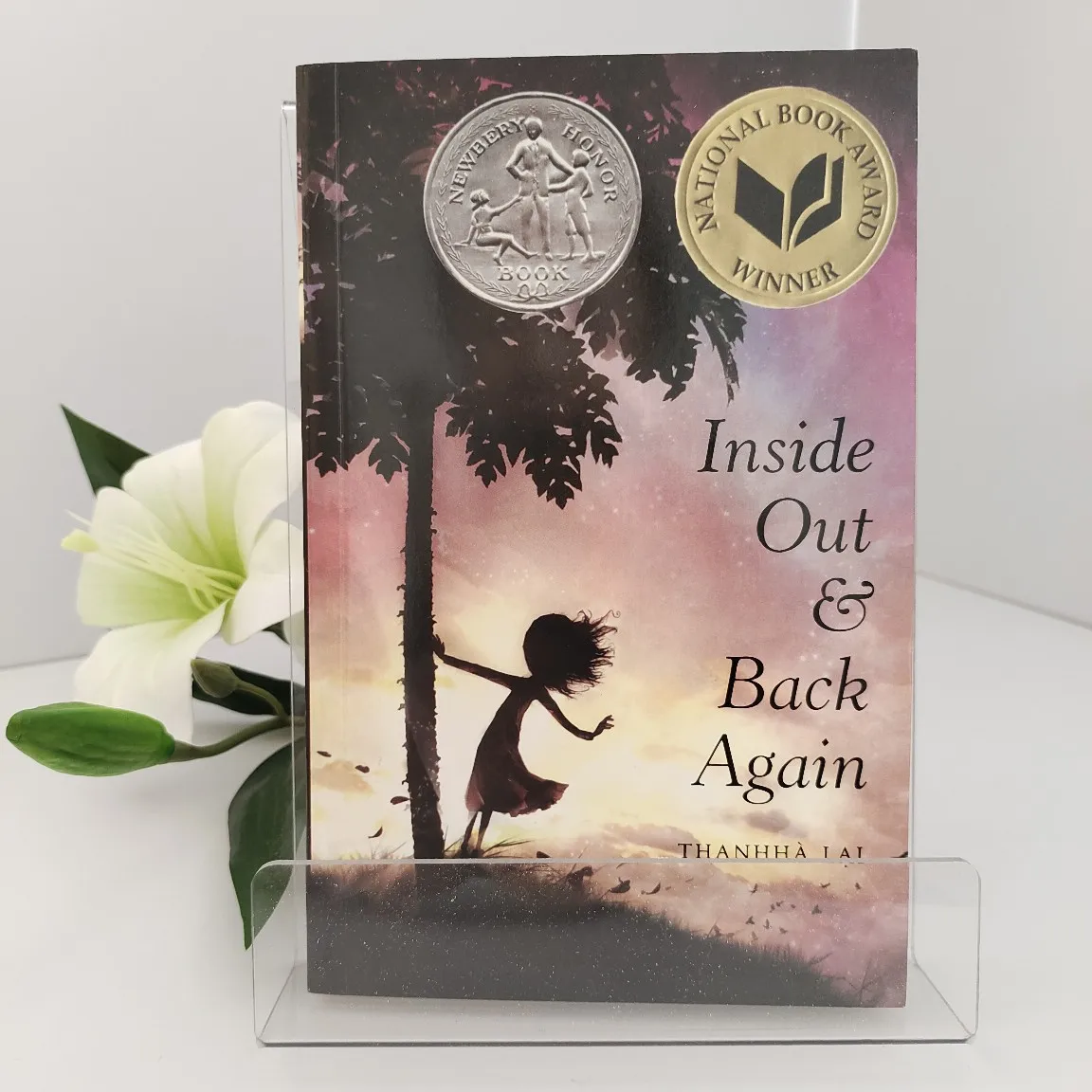 Newbery Honor Winner ‘Inside Out and Back Again’: A Harper Classic Novel in Verse (English Original) for Ages 8-12
Newbery Honor Winner ‘Inside Out and Back Again’: A Harper Classic Novel in Verse (English Original) for Ages 8-12