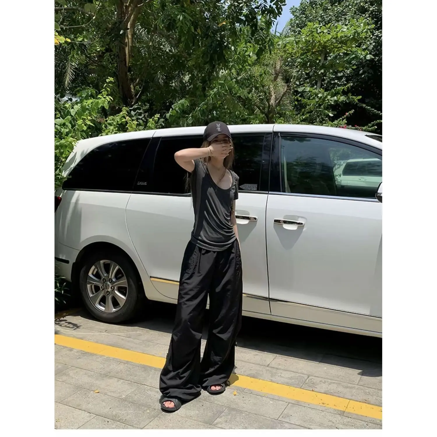 Women's Summer Casual U-Neck Short Sleeve T-Shirt Slim Fit Solid Color Basic Tee Y2K Streetwear Simple Top for Daily Wear
Women's Summer Casual U-Neck Short Sleeve T-Shirt Slim Fit Solid Color Basic Tee Y2K Streetwear Simple Top for Daily Wear