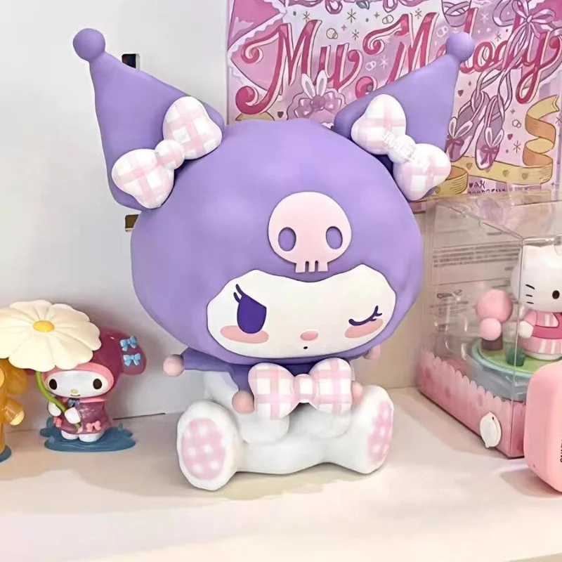 Sanrio Kuromi сберегательный горшок, ручное украшение, сберегательный стол, аниме фигурка, кавайное украшение, коллекция, подарок для девочки на день рождения, игрушка
Sanrio Kuromi сберегательный горшок, ручное украшение, сберегательный стол, аниме фигурка, кавайное украшение, коллекция, подарок для девочки на день рождения, игрушка