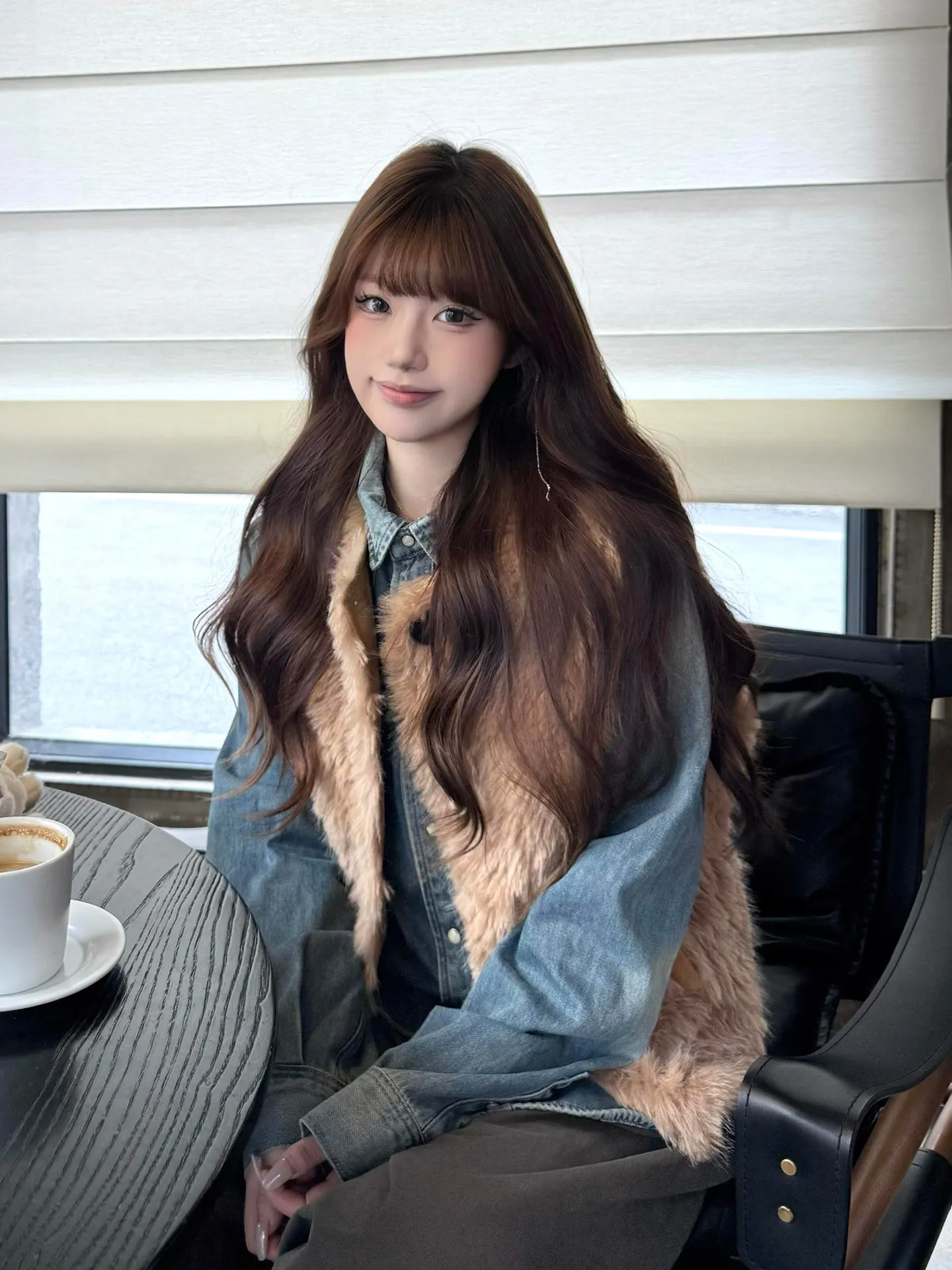 Корейский жилет из овечьей шерсти, женский, осенне-зимний, облегающий, свободный, омолаживающий, с наплечниками, модная верхняя одежда
Корейский жилет из овечьей шерсти, женский, осенне-зимний, облегающий, свободный, омолаживающий, с наплечниками, модная верхняя одежда