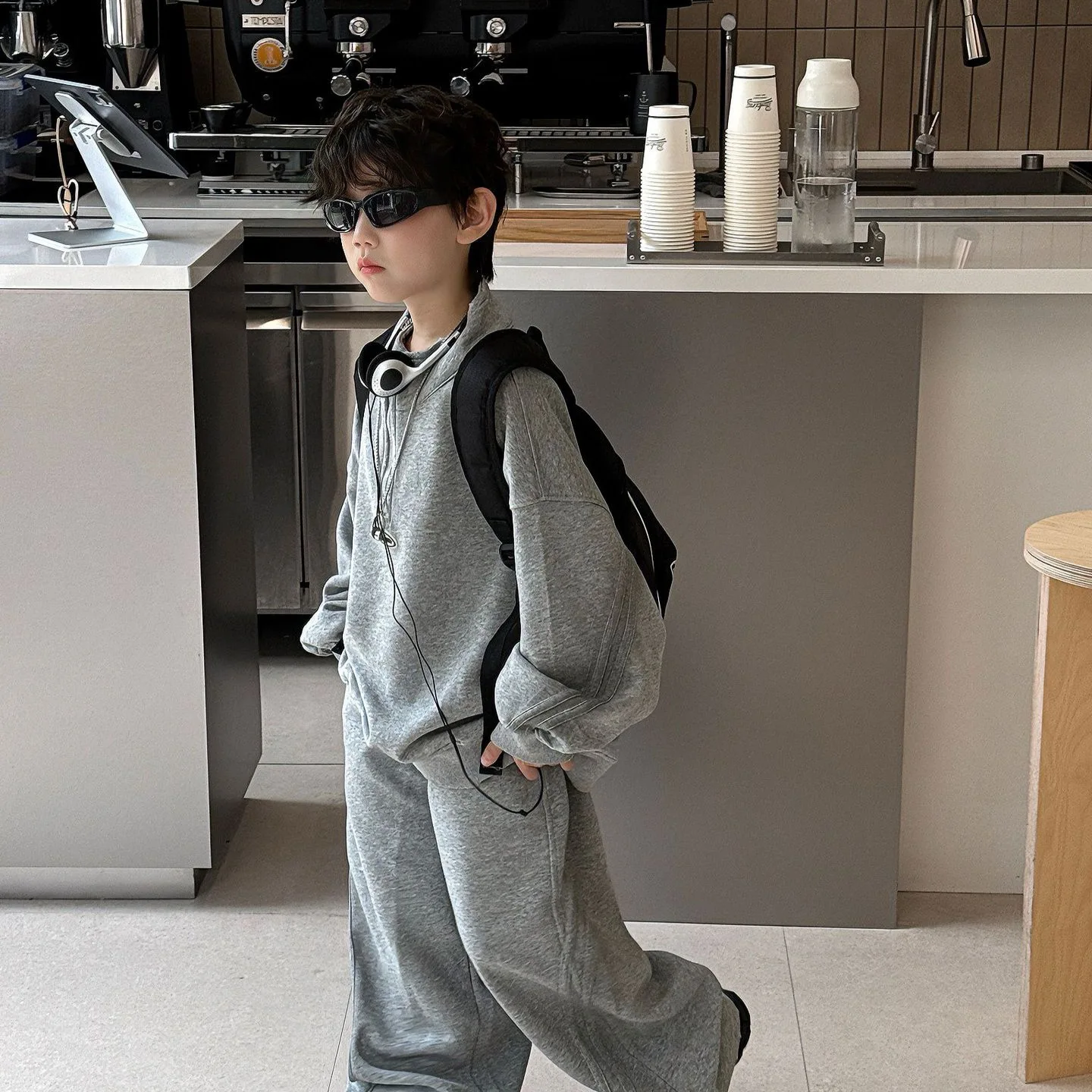 Autumn New Boys Fashion Casual Solid Color Simple Sweatshirt Set 2025 Children Clothing Boys Korean Style Loose Two Piece Set
Autumn New Boys Fashion Casual Solid Color Simple Sweatshirt Set 2025 Children Clothing Boys Korean Style Loose Two Piece Set