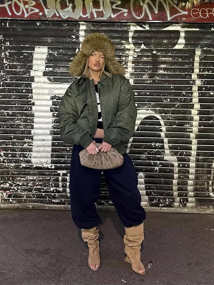 Модные зеленые женские утепленные пальто с длинными рукавами и отложным воротником на молнии, женские теплые куртки, осень-зима 202, женская верхняя одежда
Модные зеленые женские утепленные пальто с длинными рукавами и отложным воротником на молнии, женские теплые куртки, осень-зима 202, женская верхняя одежда