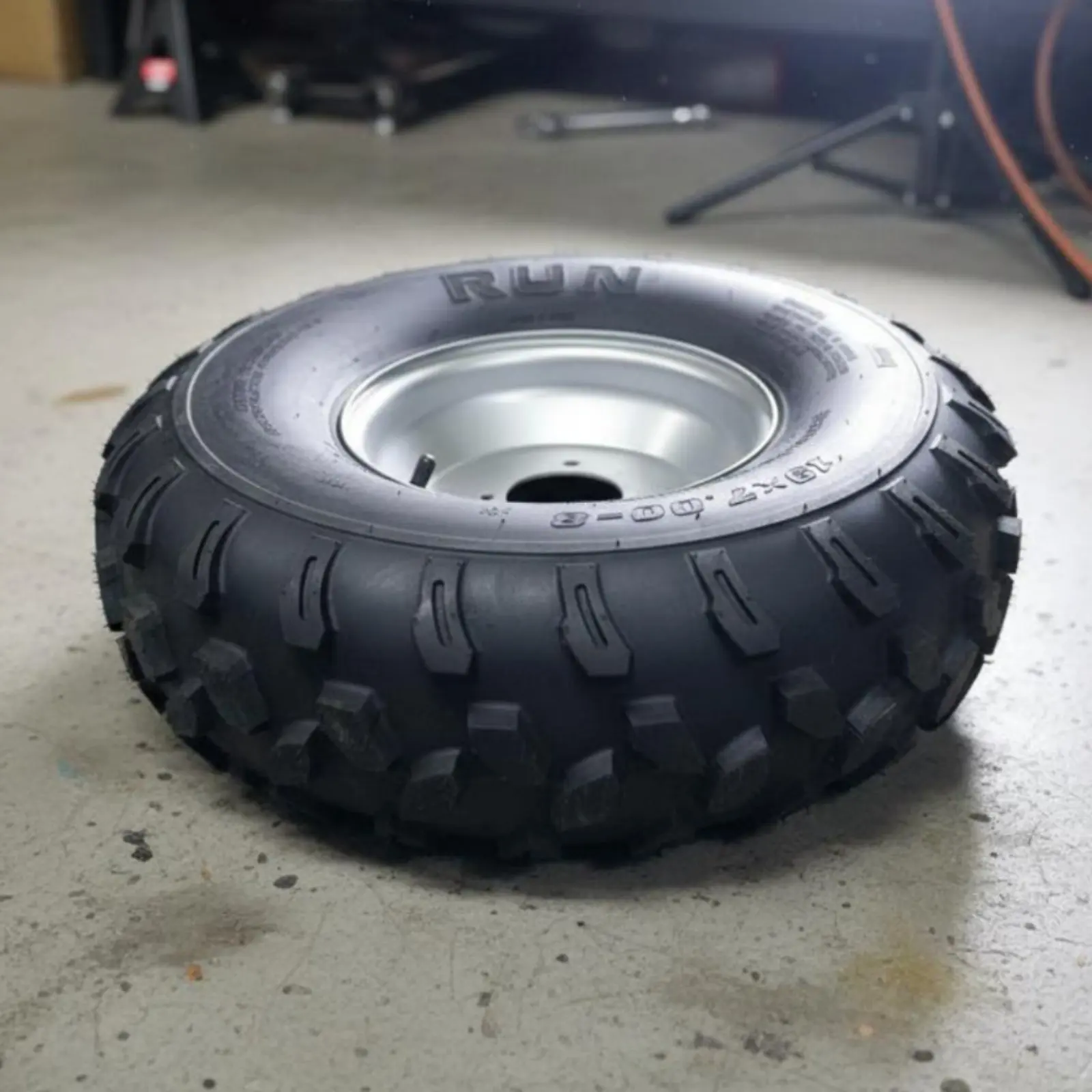 ATV Tire and Wheel Assembly Assembly 4 Ply Rating 18x9.50-8 Drive-Kart Tire Vehicle Part Tubeless for Beach
ATV Tire and Wheel Assembly Assembly 4 Ply Rating 18x9.50-8 Drive-Kart Tire Vehicle Part Tubeless for Beach