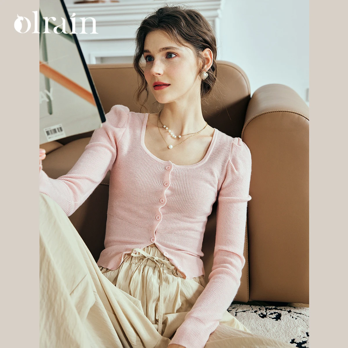 OLrain Women's French Knitted Cardigan 2026 Autumn New Solid Slim-fitting Sweater Long Sleeve Square Collar Top O23QM80960
OLrain Women's French Knitted Cardigan 2026 Autumn New Solid Slim-fitting Sweater Long Sleeve Square Collar Top O23QM80960