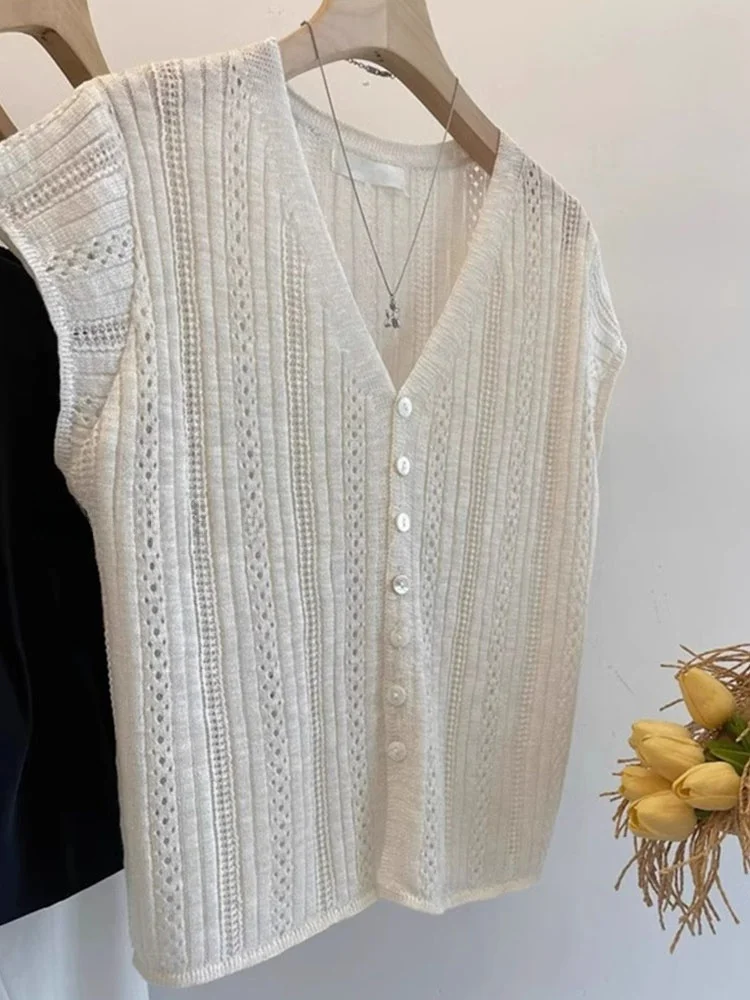 Легкая дышащая футболка с V-образным вырезом и одной пуговицей из ледяного шелка, вязаная, с коротким рукавом, уникальная и стильная, женская
Легкая дышащая футболка с V-образным вырезом и одной пуговицей из ледяного шелка, вязаная, с коротким рукавом, уникальная и стильная, женская