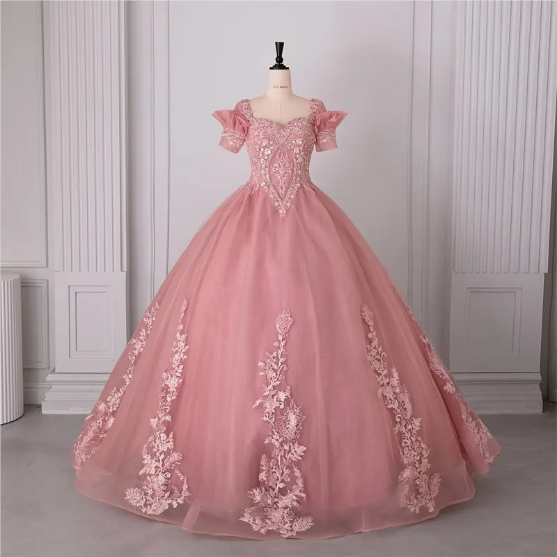 Colorful performances banquets grand displays of puffy adult dresses
Colorful performances banquets grand displays of puffy adult dresses