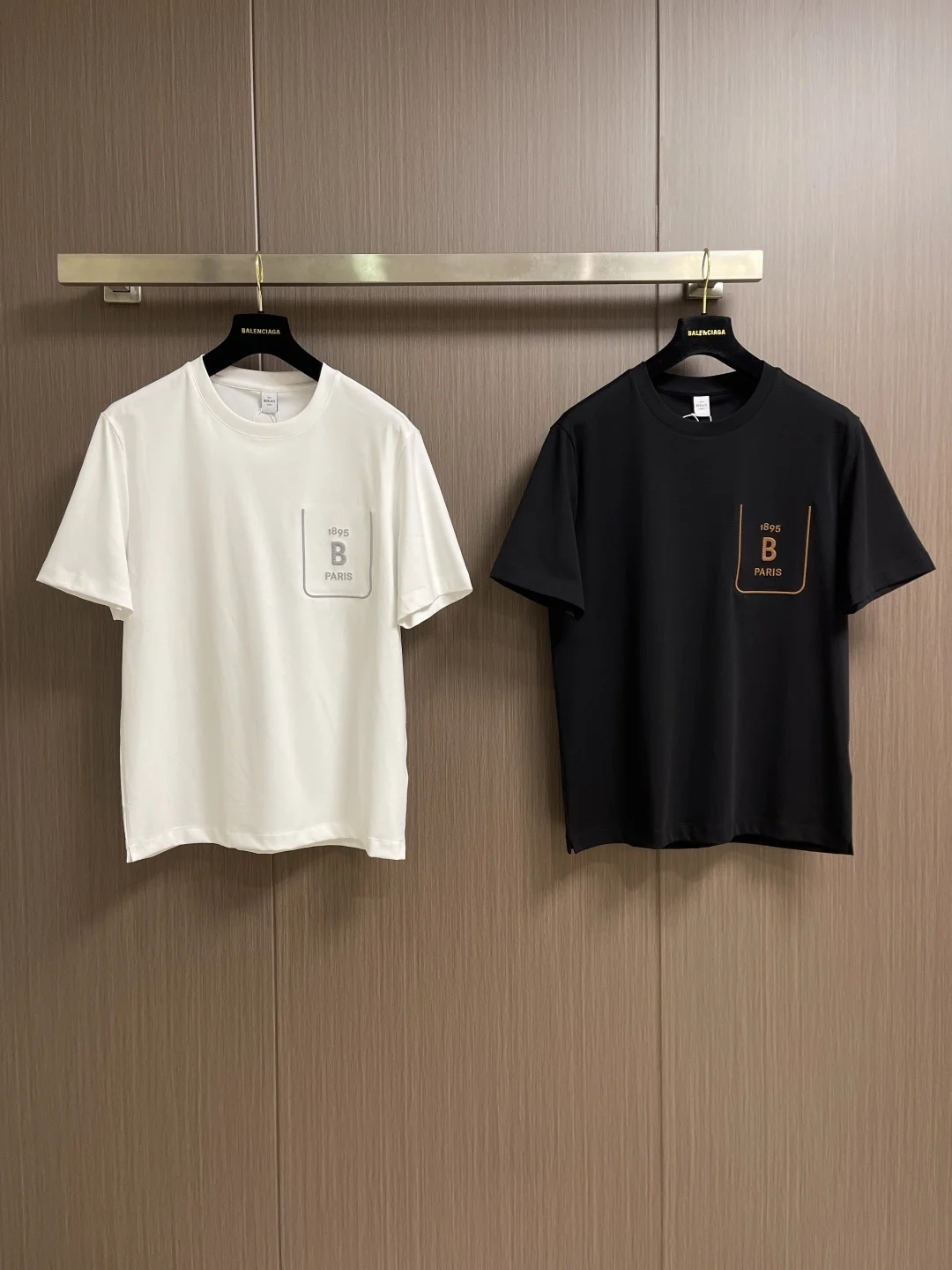 BLLIYOSS 1895 T-Shirt men Ice Silk Cotton 2026 SS New ventilate Casual half Sleeve Printing Decoration Old Money Essential
BLLIYOSS 1895 T-Shirt men Ice Silk Cotton 2026 SS New ventilate Casual half Sleeve Printing Decoration Old Money Essential