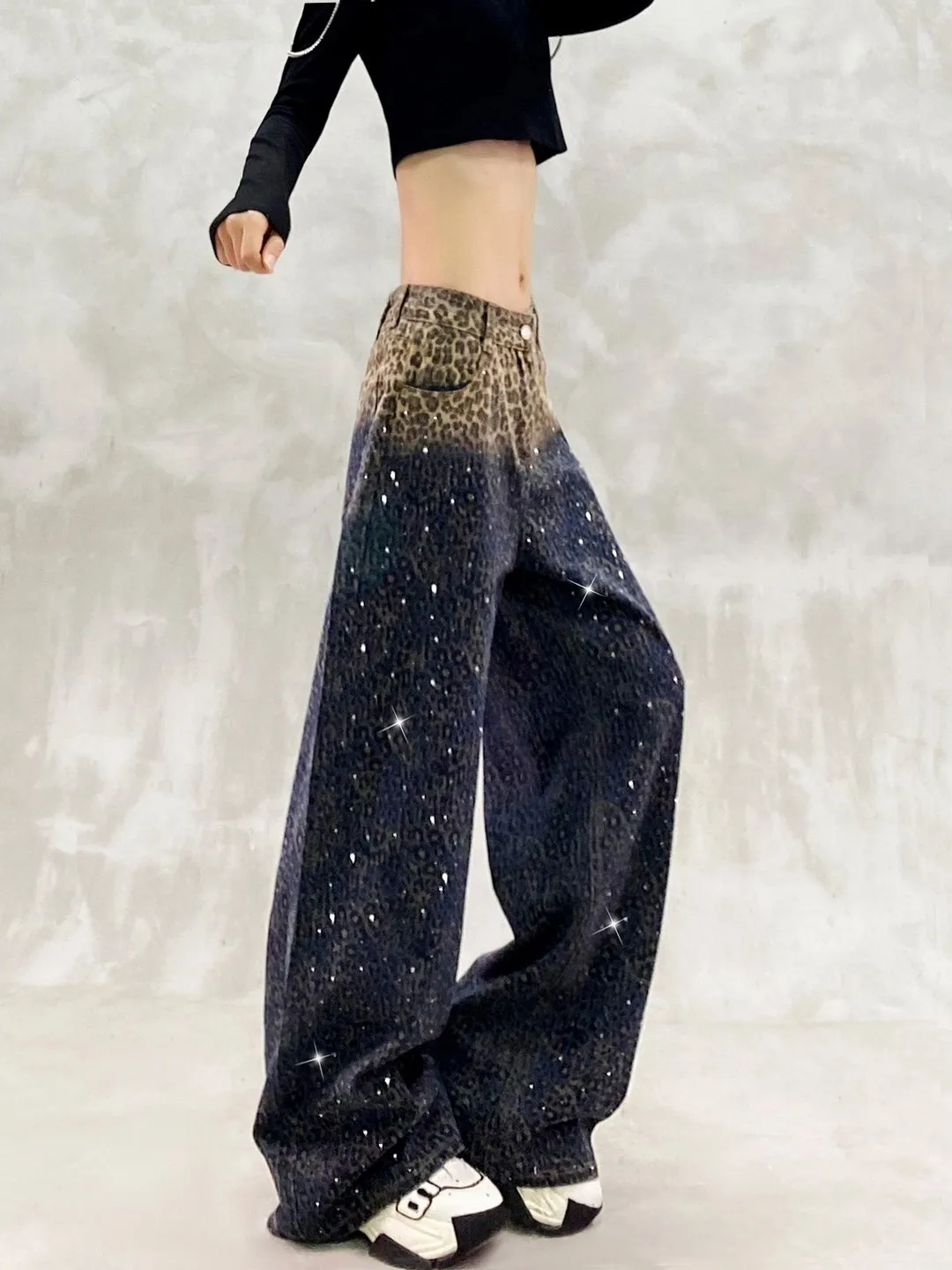 Retro Casual Color Block Rhinestone Leopard Print High Waist Loose Straight Leg Wide Leg Floor Length Jeans Spring 2026
Retro Casual Color Block Rhinestone Leopard Print High Waist Loose Straight Leg Wide Leg Floor Length Jeans Spring 2026
