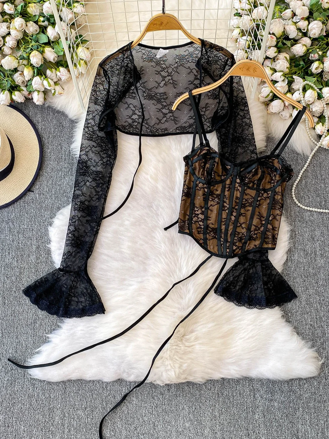 Pure Desire Sexy See-tough Lace Bell Sve ort Open Cardigan Coat + Slimming Fibone Waist Belt Csole Set
Pure Desire Sexy See-tough Lace Bell Sve ort Open Cardigan Coat + Slimming Fibone Waist Belt Csole Set