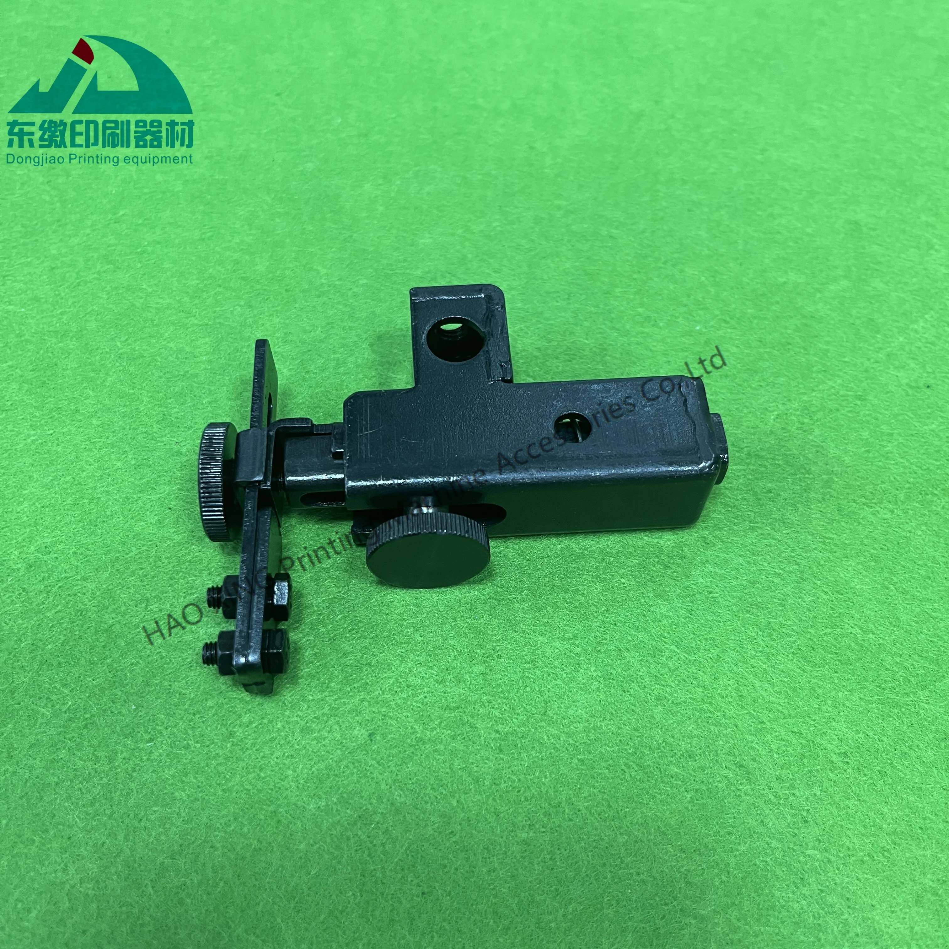 Держатель щетки податчика для офсетной печатной машины Komori, запчасти, кронштейн держателя разделителя листов, детали печатного оборудования
Держатель щетки податчика для офсетной печатной машины Komori, запчасти, кронштейн держателя разделителя листов, детали печатного оборудования
