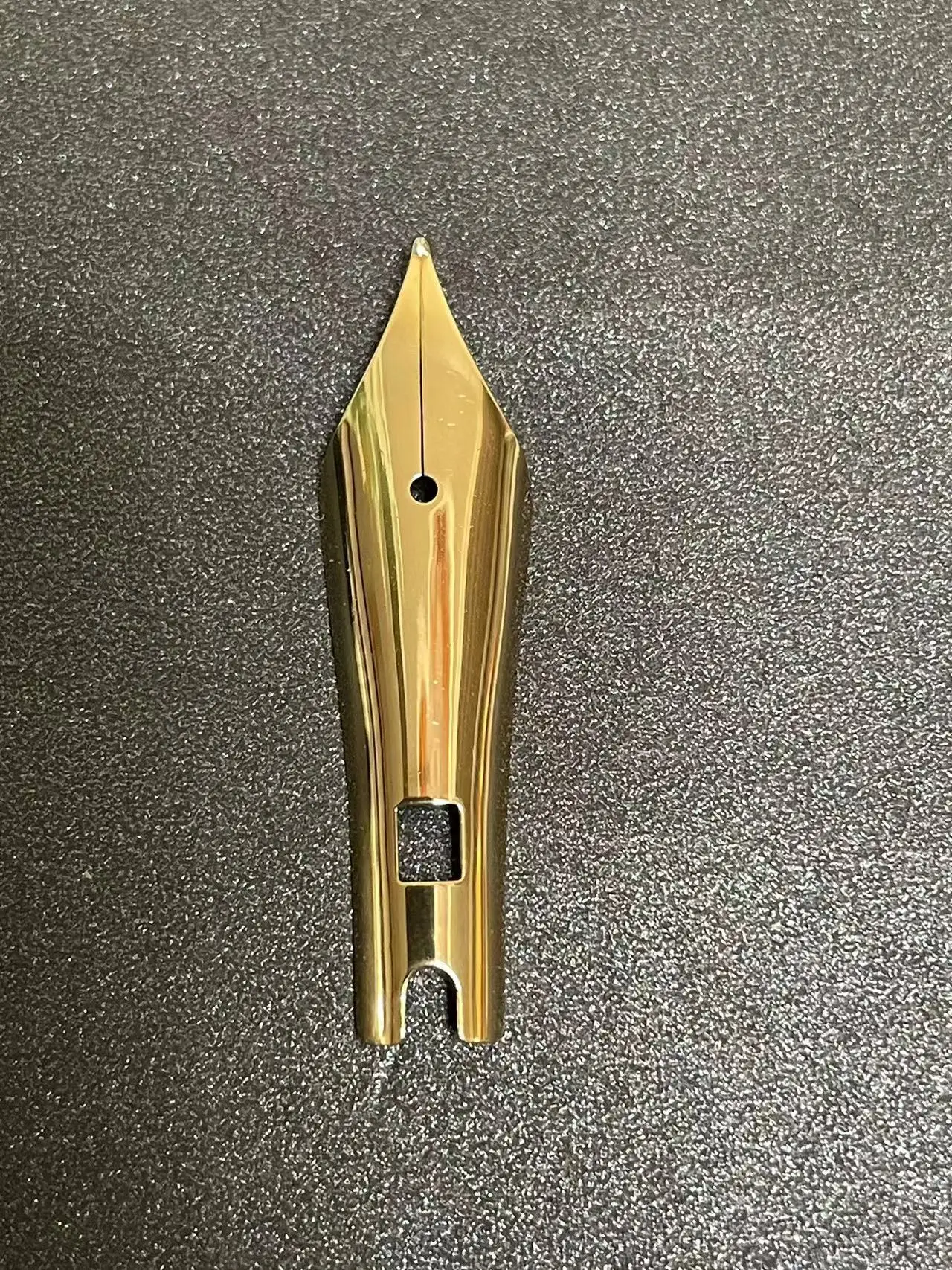 Лимон 18K No 6, длинный нож, полированный вручную, золотой наконечник, подходит для перьевой ручки Majohn/JINHAO/KAIGELU/HONGDIAN в подарок
Лимон 18K No 6, длинный нож, полированный вручную, золотой наконечник, подходит для перьевой ручки Majohn/JINHAO/KAIGELU/HONGDIAN в подарок