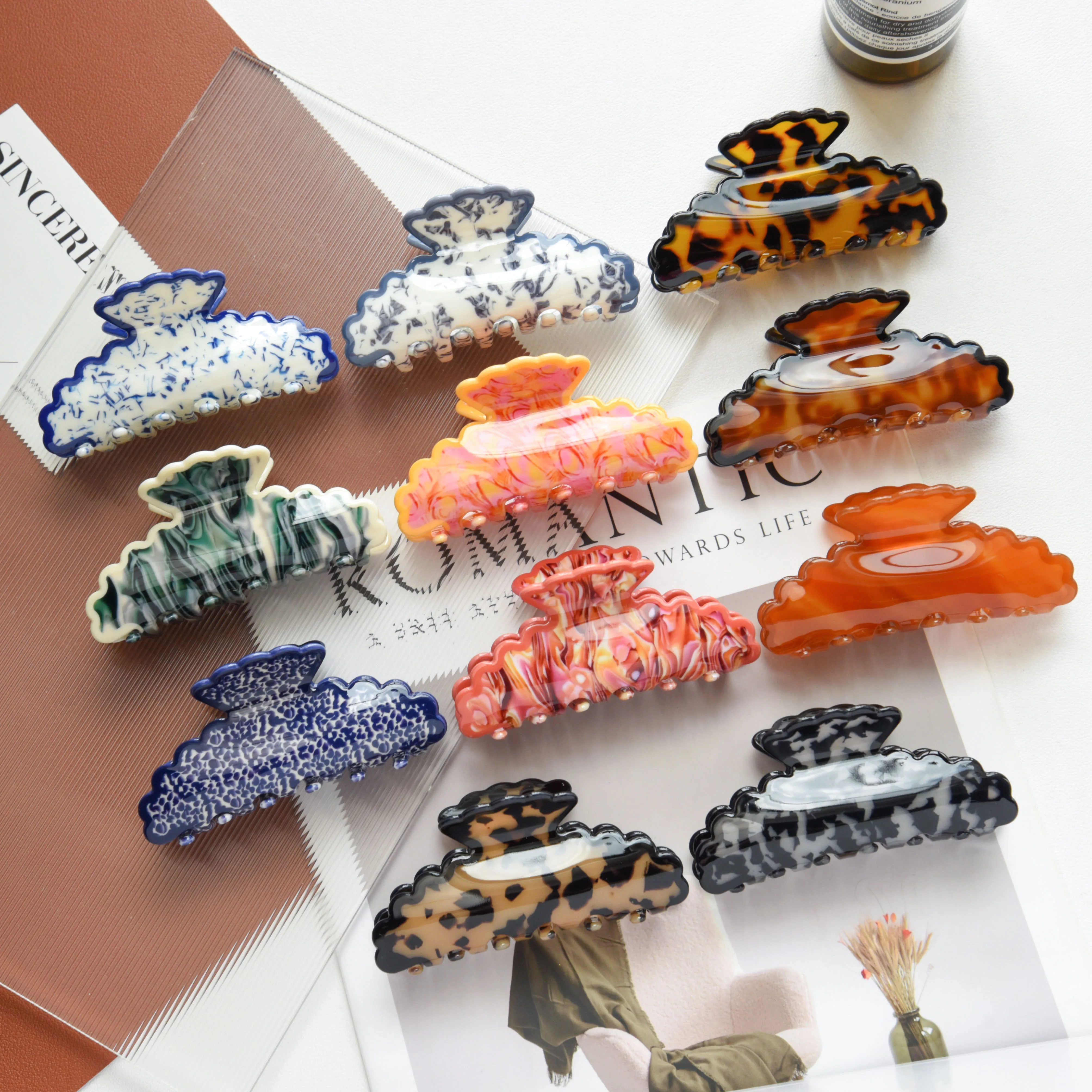 NEW Blue and White Porcelain Colour Hair Claw Wave Edge Classic Style Acrylic Hair Claw Clips Hair Accessories for Women Girls
NEW Blue and White Porcelain Colour Hair Claw Wave Edge Classic Style Acrylic Hair Claw Clips Hair Accessories for Women Girls