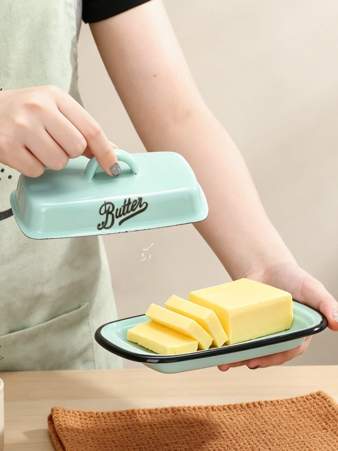 Retro Enamel Cheese And Butter Storage Box with Lid Vintage Sle Childhood ght Dining Tray Simple Design Chinese Manufac...
Retro Enamel Cheese And Butter Storage Box with Lid Vintage Sle Childhood ght Dining Tray Simple Design Chinese Manufac...