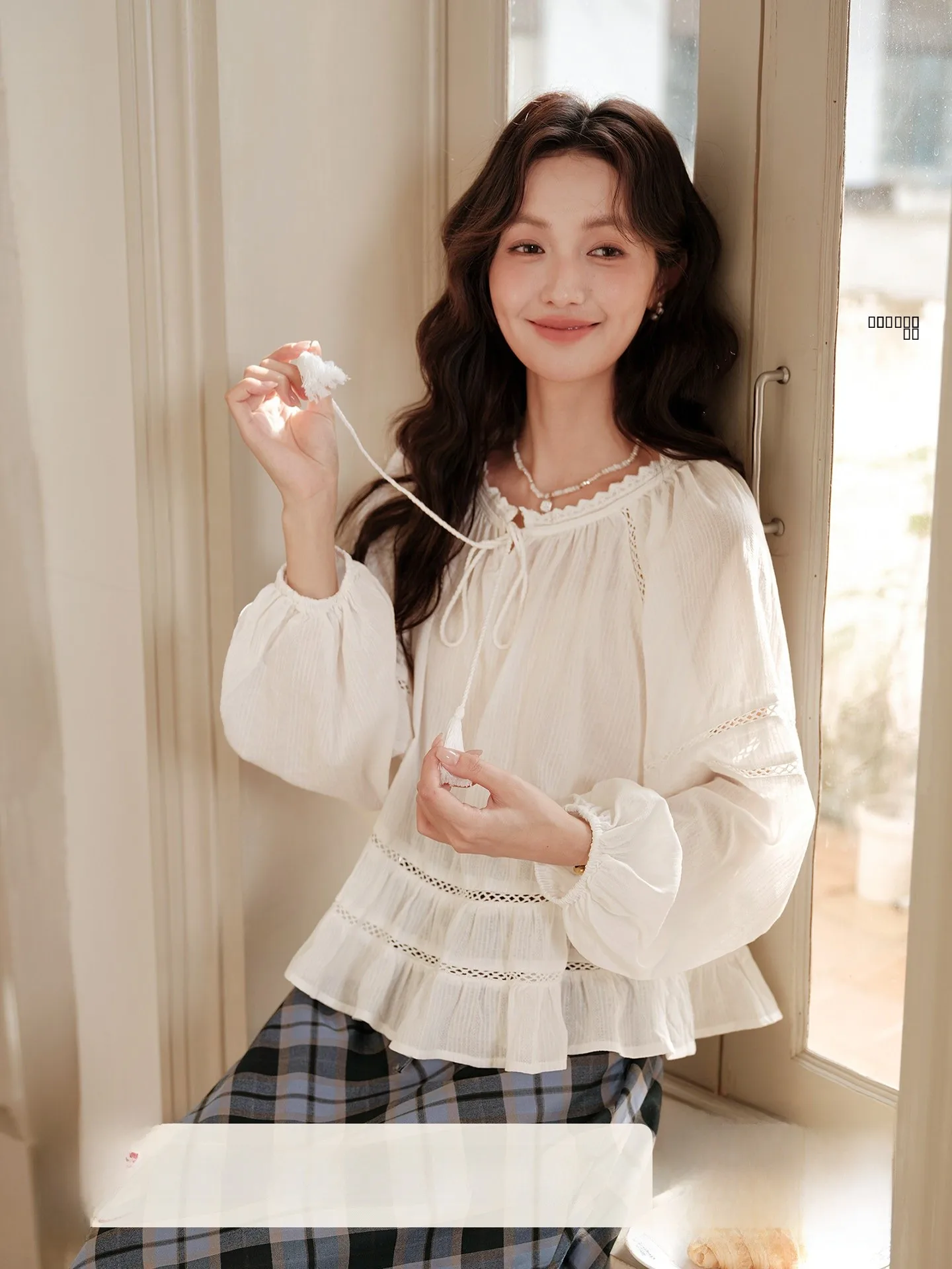 Женская свободная блузка из хлопка с кружевом в корейском стиле, винтажная, нежная, с эффектом омоложения, коллекция ранняя осень 2025
Женская свободная блузка из хлопка с кружевом в корейском стиле, винтажная, нежная, с эффектом омоложения, коллекция ранняя осень 2025