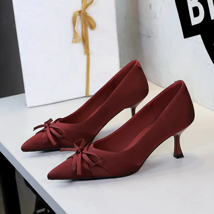 European and American Style Banquet Pointed Head Shallow Mouth High Heel Stiletto Shoes Versatile Bow Women's Single Shoes
European and American Style Banquet Pointed Head Shallow Mouth High Heel Stiletto Shoes Versatile Bow Women's Single Shoes