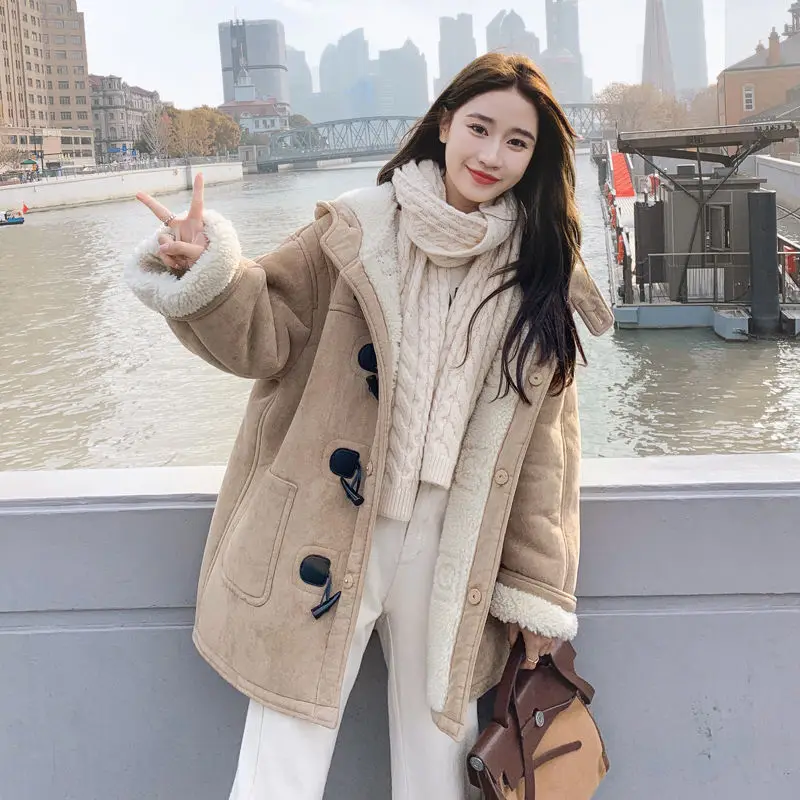 Winter New Women Khaki Hooded Lamb Wool Coat Female College Style Horn Button Thickened Warm Outwear Casual Loose Outcoat
Winter New Women Khaki Hooded Lamb Wool Coat Female College Style Horn Button Thickened Warm Outwear Casual Loose Outcoat