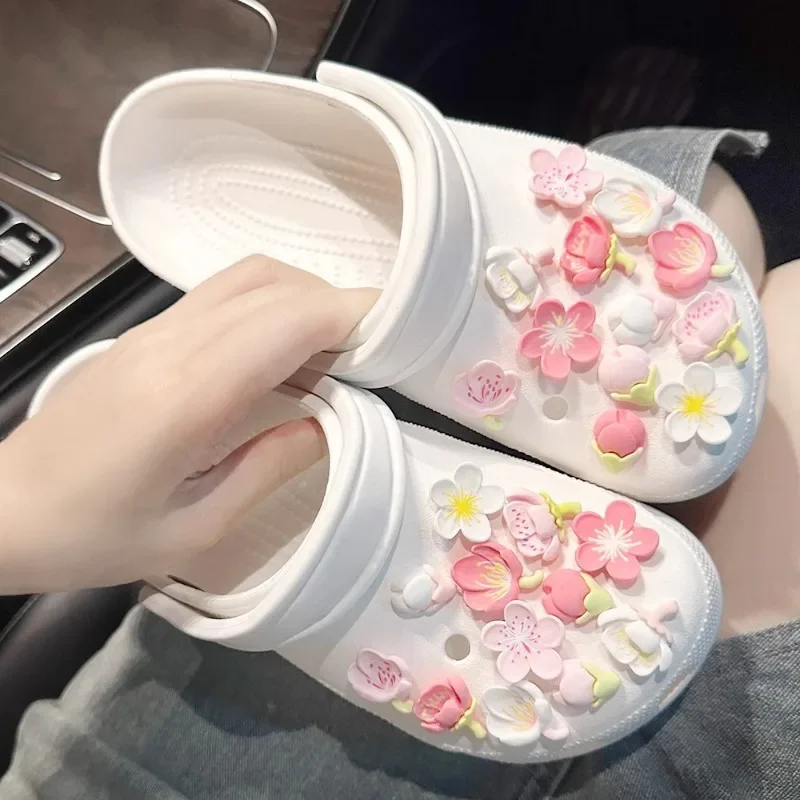 DIY Fashion Cartoon Flowers Shoe Accessories Hot Sale Colorful Flowers Clogs Buckle Luxury Elegant Shoe Charms for Sandals New
DIY Fashion Cartoon Flowers Shoe Accessories Hot Sale Colorful Flowers Clogs Buckle Luxury Elegant Shoe Charms for Sandals New