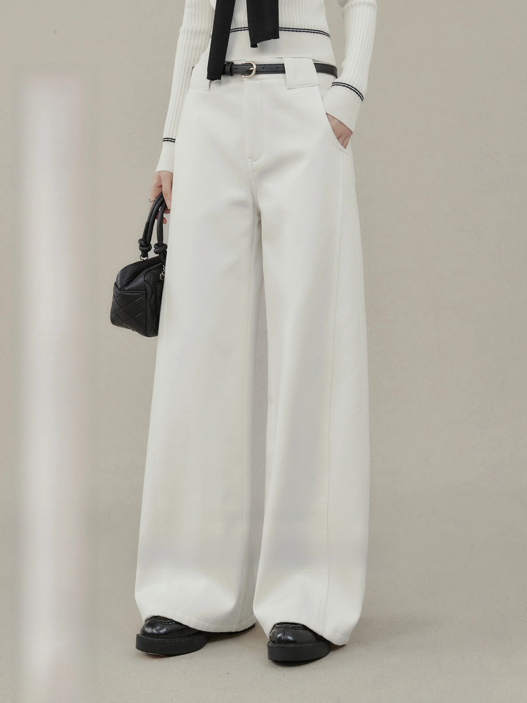 Белые повседневные брюки с высокой талией и прямым кроем, свободные, драпированные, для полных женщин, премиум-класса
Белые повседневные брюки с высокой талией и прямым кроем, свободные, драпированные, для полных женщин, премиум-класса