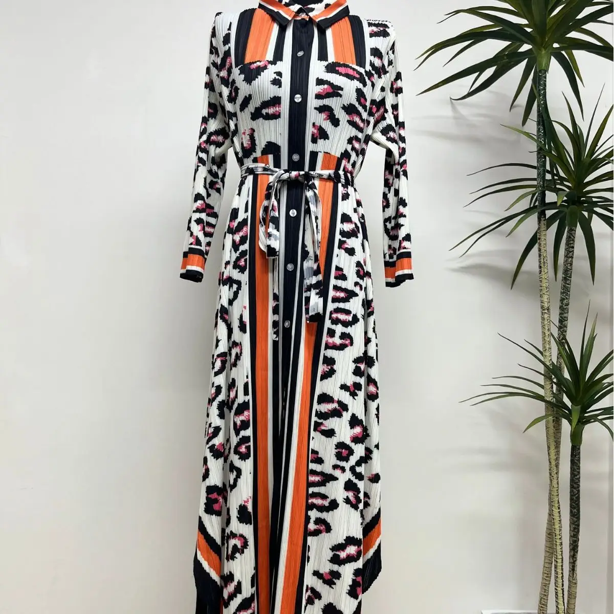 Miyake Pleated 2023 Autumn New Slim Fit Dress Long Sleeve Slim Versatile Mid length Dresses for Women's Leisure
Miyake Pleated 2023 Autumn New Slim Fit Dress Long Sleeve Slim Versatile Mid length Dresses for Women's Leisure
