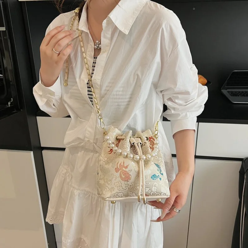 Известная дизайнерская сумка через плечо для женщин - кожаная сумка через плечо с классической элегантной роскошной привлекательной
Известная дизайнерская сумка через плечо для женщин - кожаная сумка через плечо с классической элегантной роскошной привлекательной