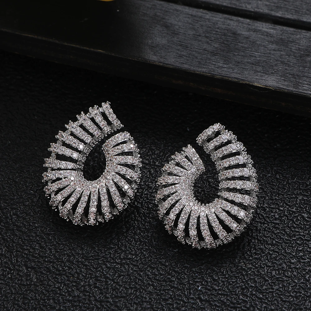 Luxury and fashionable meniscus Earrings For Women Wedding Geometric Earring Female Fashion Jewelry Gift A0333
Luxury and fashionable meniscus Earrings For Women Wedding Geometric Earring Female Fashion Jewelry Gift A0333