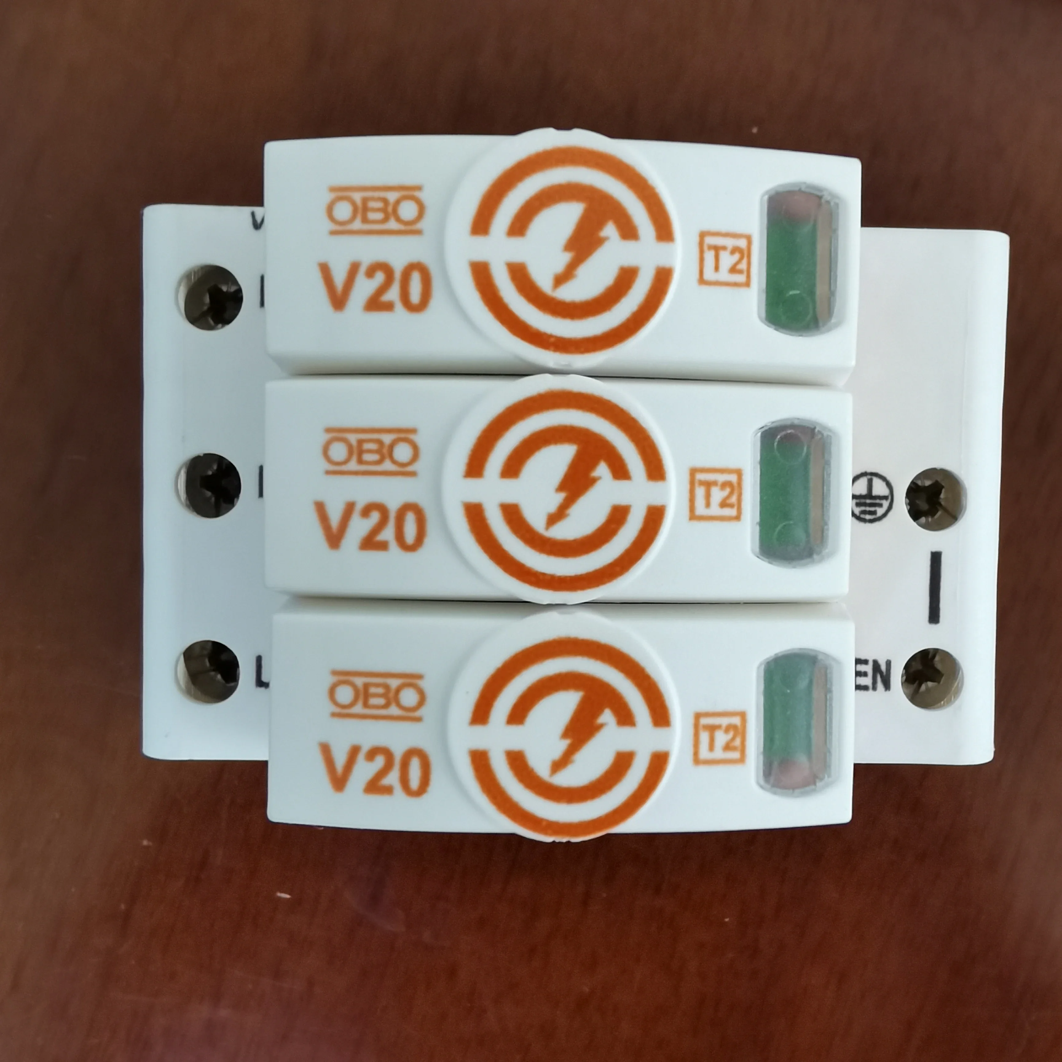 2025.4 Немецкий разрядник OBO Opel 5095312 Блок питания Lightning Arrester V20-2+FS-550
2025.4 Немецкий разрядник OBO Opel 5095312 Блок питания Lightning Arrester V20-2+FS-550