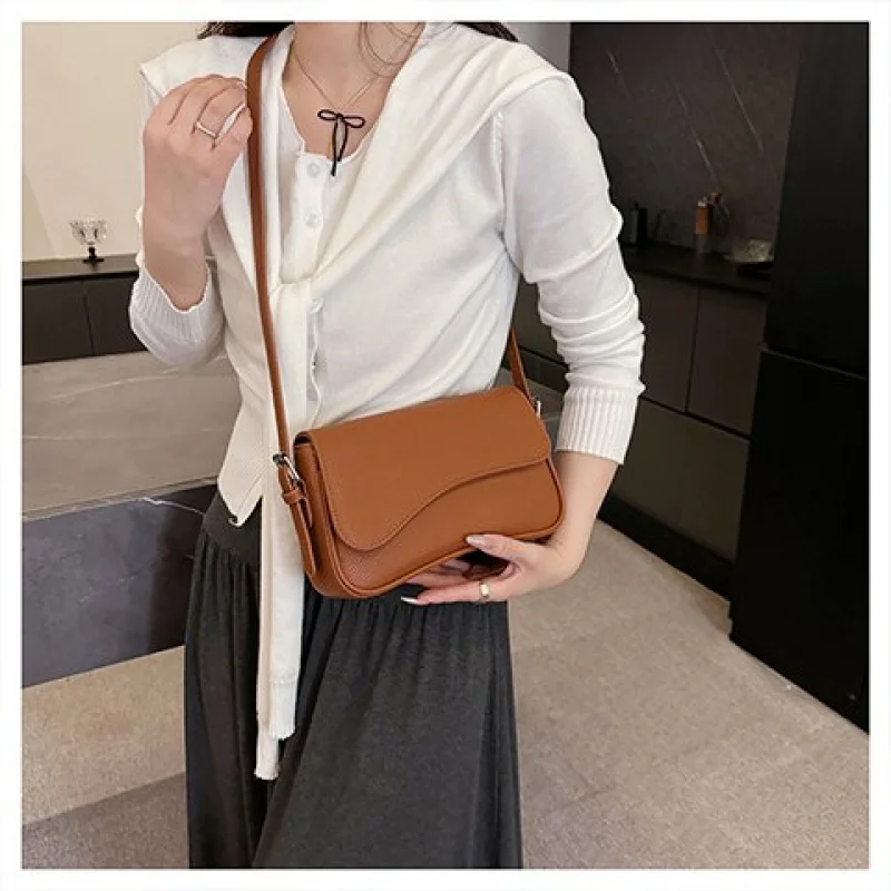 Famous Designer Genuine Leather Handbag, Women's Crossbody Bag With Adjustable Strap, Elegant Shoulder Purse 
Famous Designer Genuine Leather Handbag, Women's Crossbody Bag With Adjustable Strap, Elegant Shoulder Purse