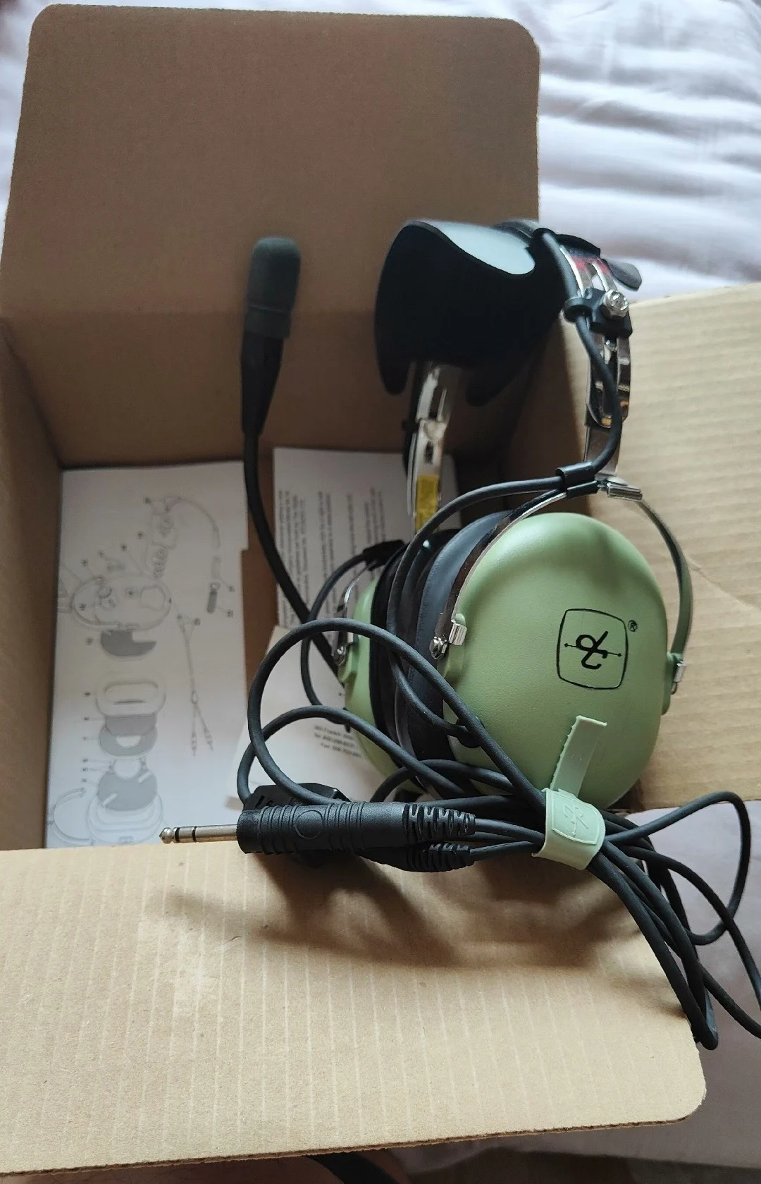 For David Clara Dual-plug Aviation Headphones. The Headphones Are Stored in The Inventory Warehouse, Unused
For David Clara Dual-plug Aviation Headphones. The Headphones Are Stored in The Inventory Warehouse, Unused
