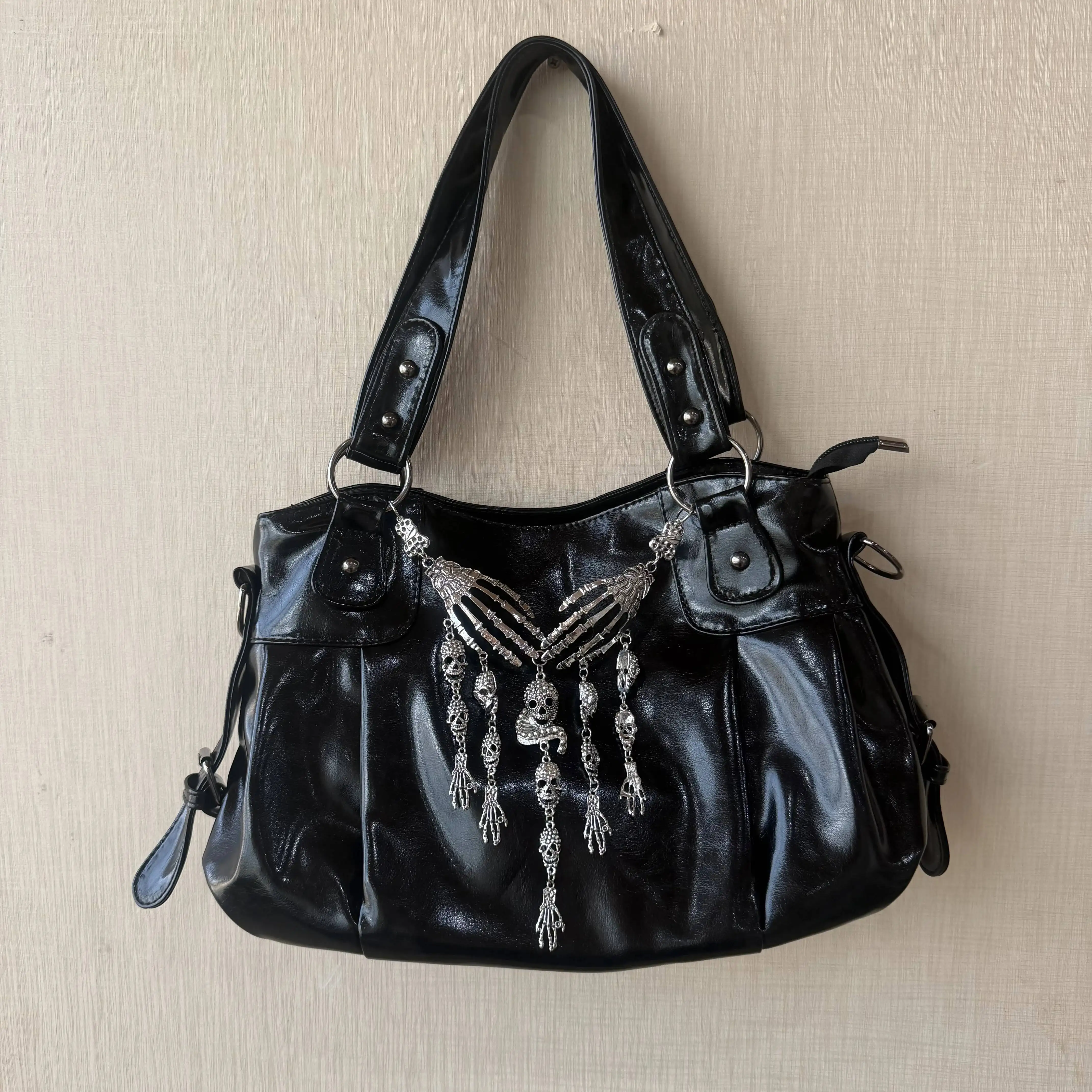 Sanwai Subculture Punk Gothic Style Hot Girl Large Capacity Motorcycle Bag Single Shoulder Crossbody Tote Bag
Sanwai Subculture Punk Gothic Style Hot Girl Large Capacity Motorcycle Bag Single Shoulder Crossbody Tote Bag