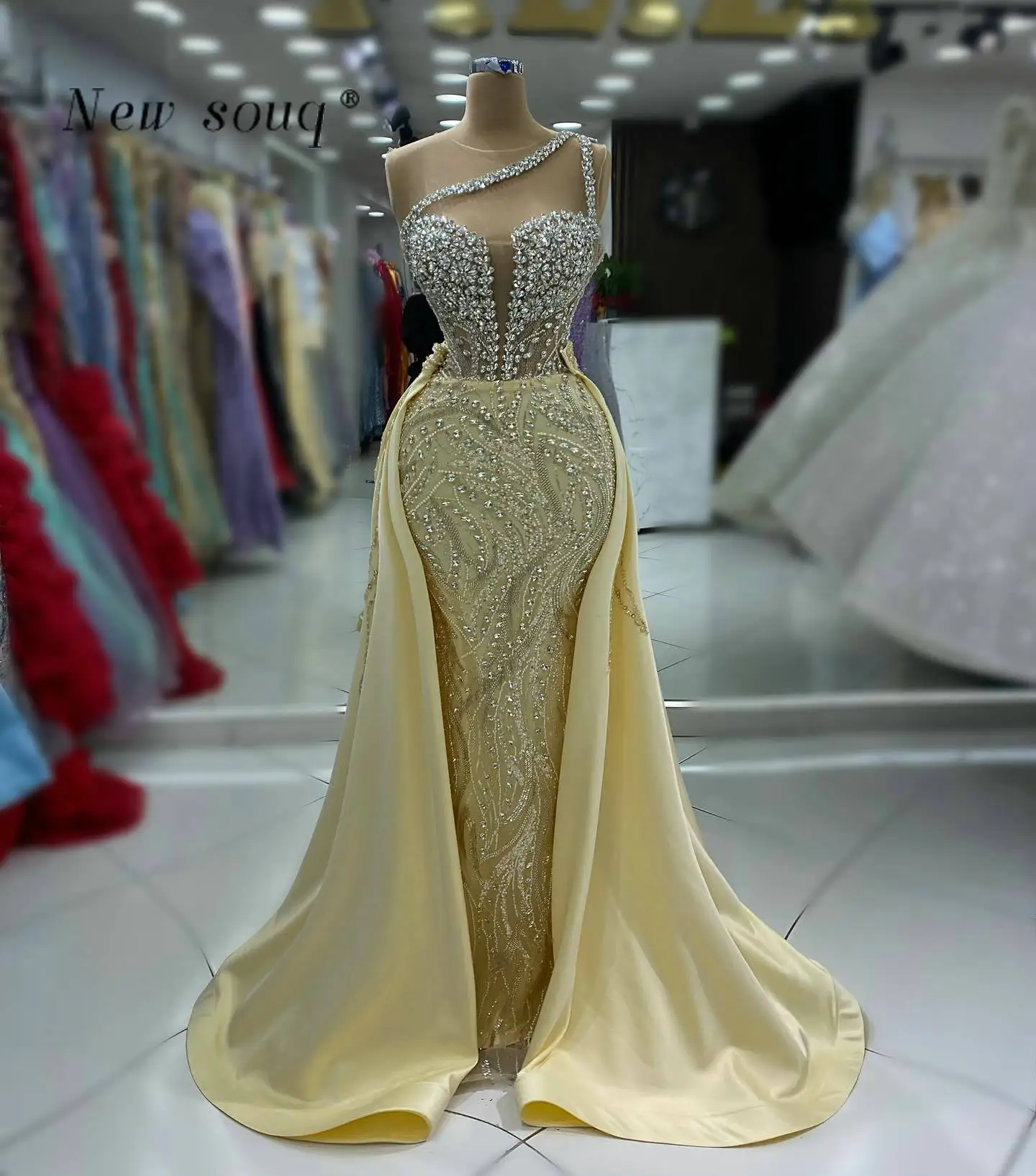 2024 Light Yellow Two Piece Evening Dresses Sparkle Crystals Long Mermaid Prom Dresses Elegant Formal Overskirts Party Gowns
2024 Light Yellow Two Piece Evening Dresses Sparkle Crystals Long Mermaid Prom Dresses Elegant Formal Overskirts Party Gowns
