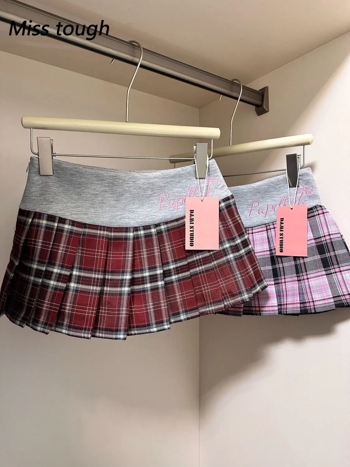 Women Korean Style Plaid Mini Skirt High Waist Pleated Skater Skirt Cute Preppy Aesthetic Short Skirt with Elastic Waistband New
Women Korean Style Plaid Mini Skirt High Waist Pleated Skater Skirt Cute Preppy Aesthetic Short Skirt with Elastic Waistband New