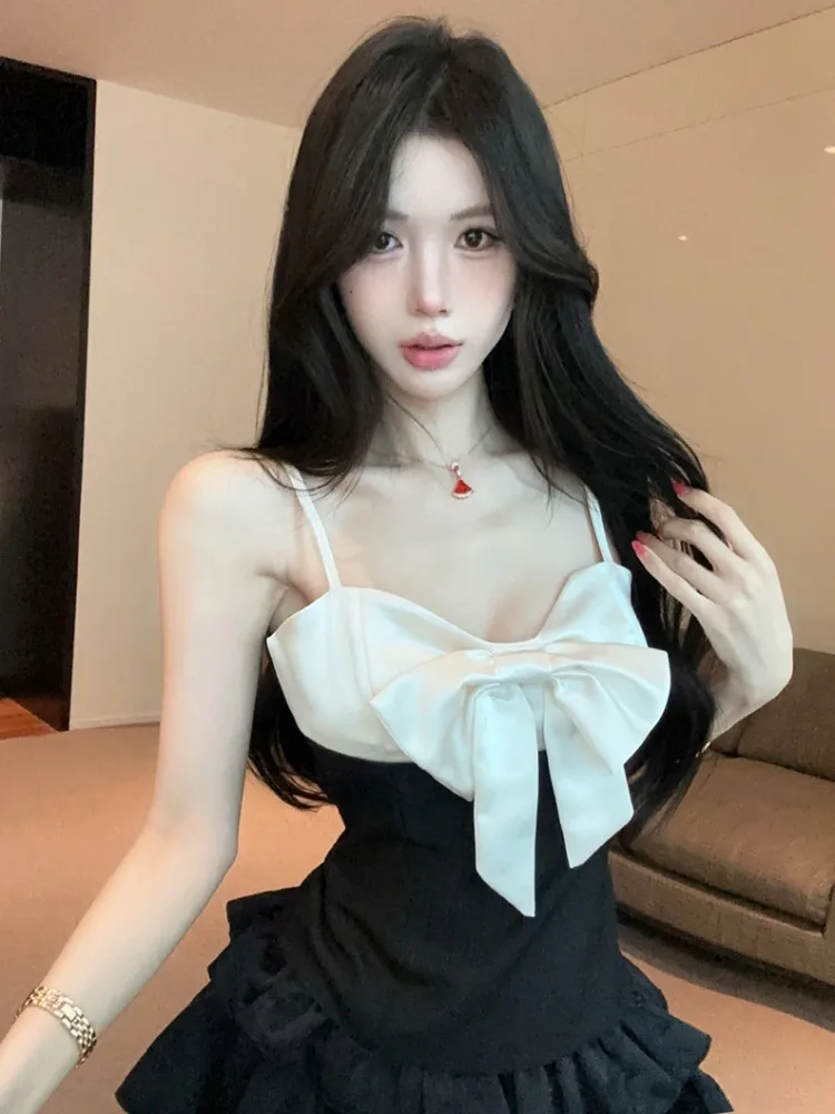 Black White Contrast Color Knot Halter Vest Waist in Slimming Elegance Cake Short Skirt Set Korean Style Commute
Black White Contrast Color Knot Halter Vest Waist in Slimming Elegance Cake Short Skirt Set Korean Style Commute