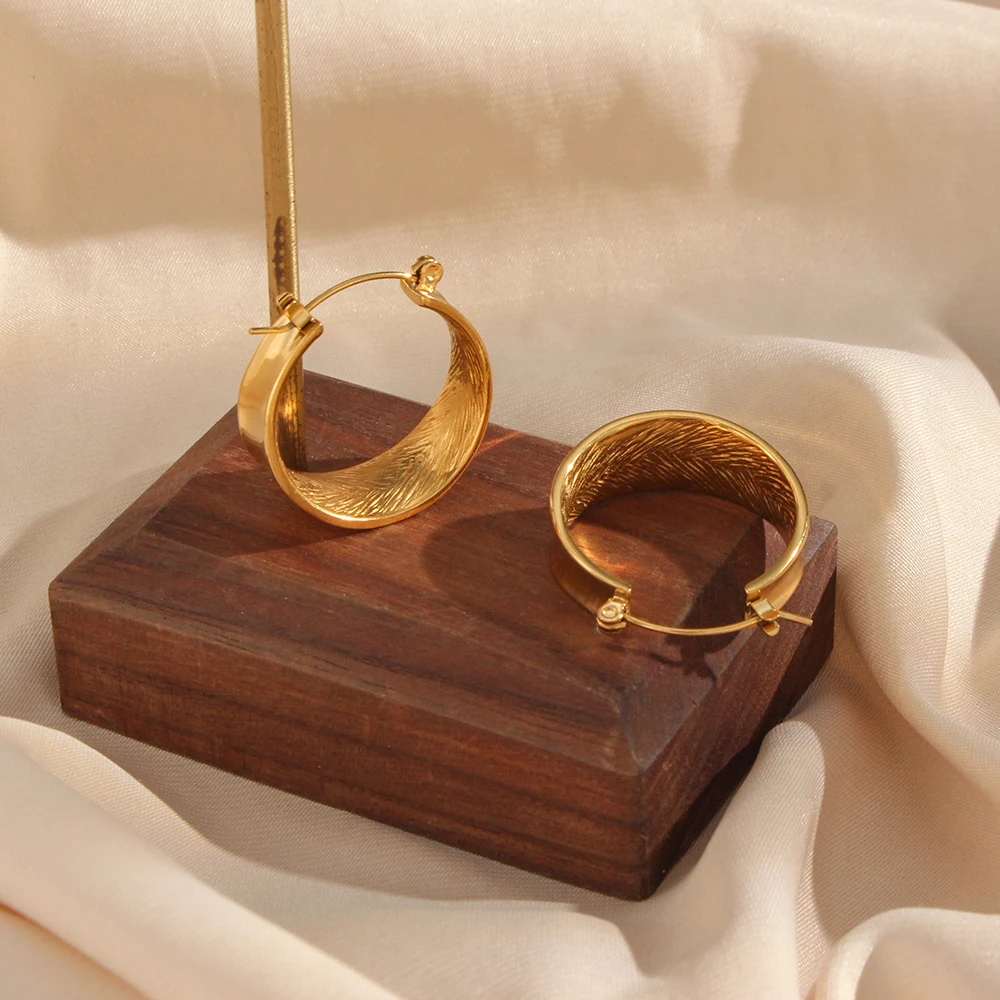 2023 New Classic 18K Gold-plated Geometric Hoop Earrings Female Stainless Steel Beautiful Earrings Girls Gift
2023 New Classic 18K Gold-plated Geometric Hoop Earrings Female Stainless Steel Beautiful Earrings Girls Gift