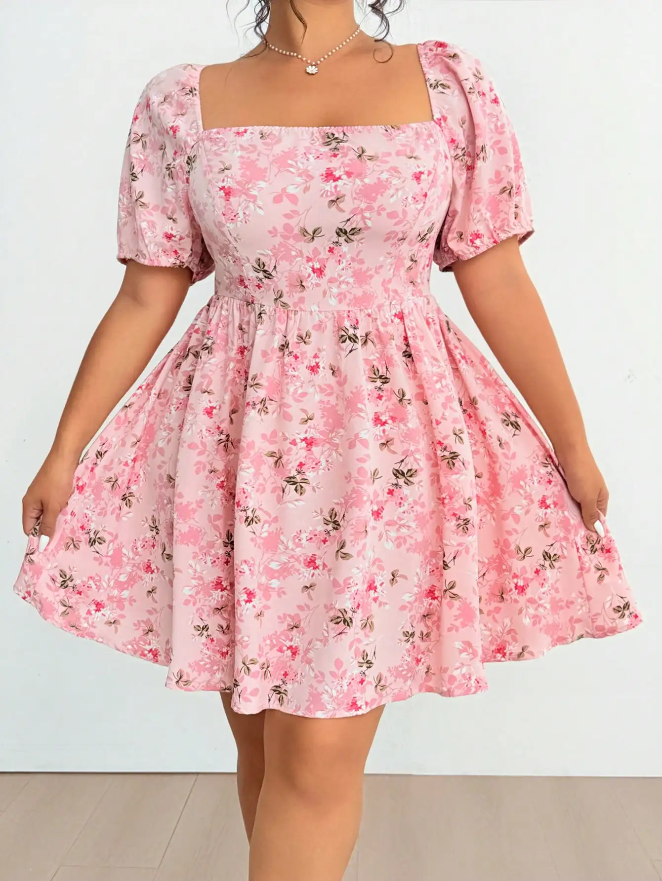 Plus Size Pink Floral Square Neck Puff Sleeve A-Line Mini Dress
Plus Size Pink Floral Square Neck Puff Sleeve A-Line Mini Dress
