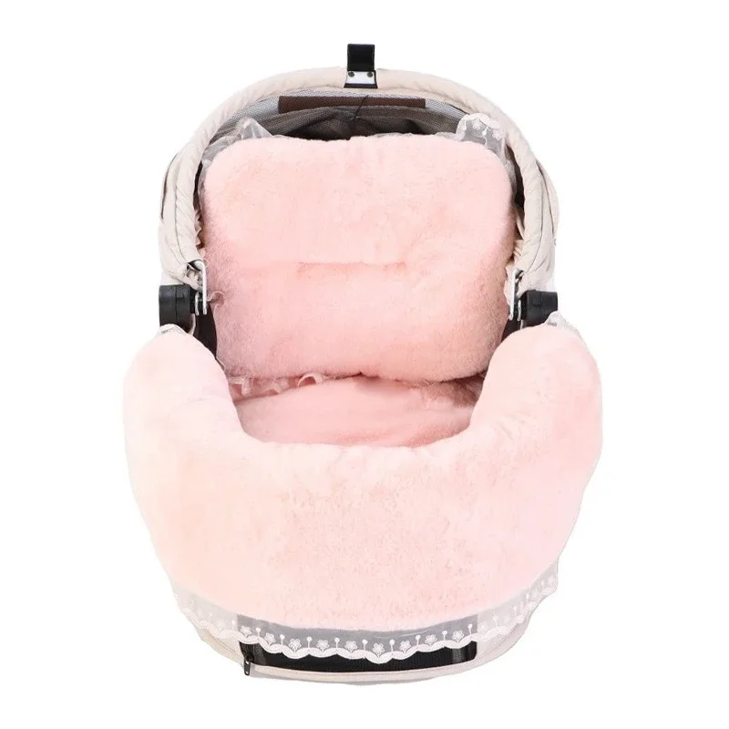 Pet trolley, plush front fence, winter warm seat cushion
Pet trolley, plush front fence, winter warm seat cushion