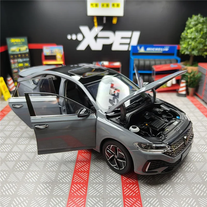 Новая модель автомобиля из сплава 1:18 VW Lavida Plus, литая под давлением металлическая модель автомобиля, коллекция высокой имитации, детская игрушка, подарочное украшение
Новая модель автомобиля из сплава 1:18 VW Lavida Plus, литая под давлением металлическая модель автомобиля, коллекция высокой имитации, детская игрушка, подарочное украшение